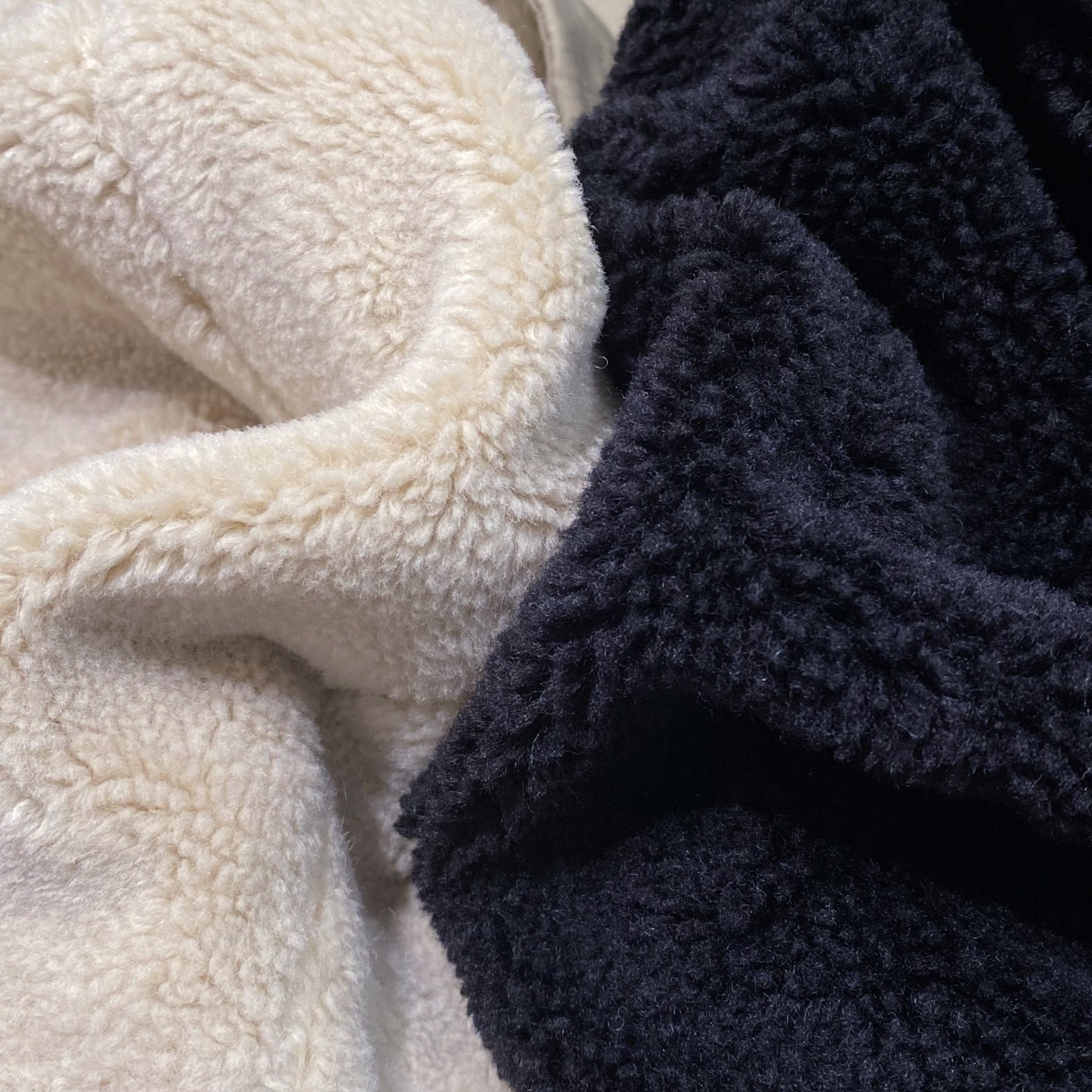 新品)2025秋冬Bur*erry连帽中长款羽绒服外套 LL经典时髦的裁剪设计时髦稳重大气.别具匠心的美