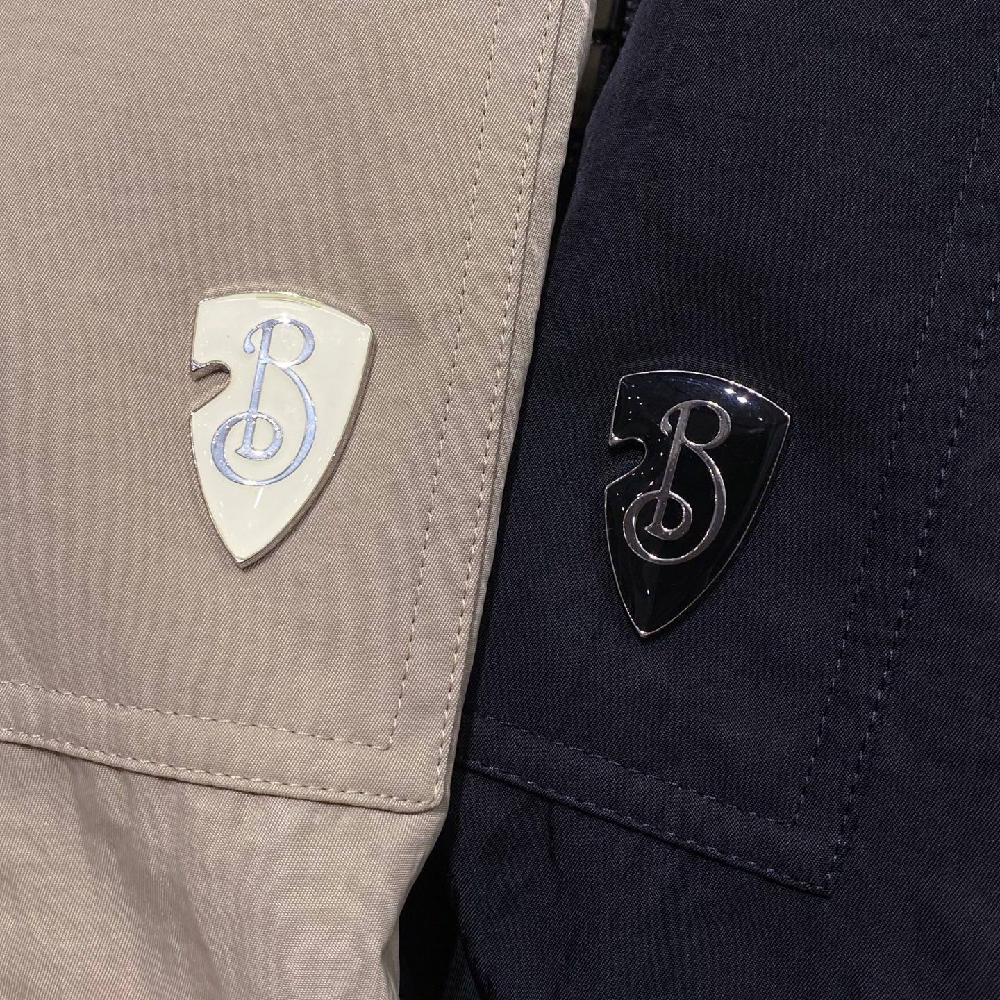 新品)2025秋冬Bur*erry连帽中长款羽绒服外套 LL经典时髦的裁剪设计时髦稳重大气.别具匠心的美