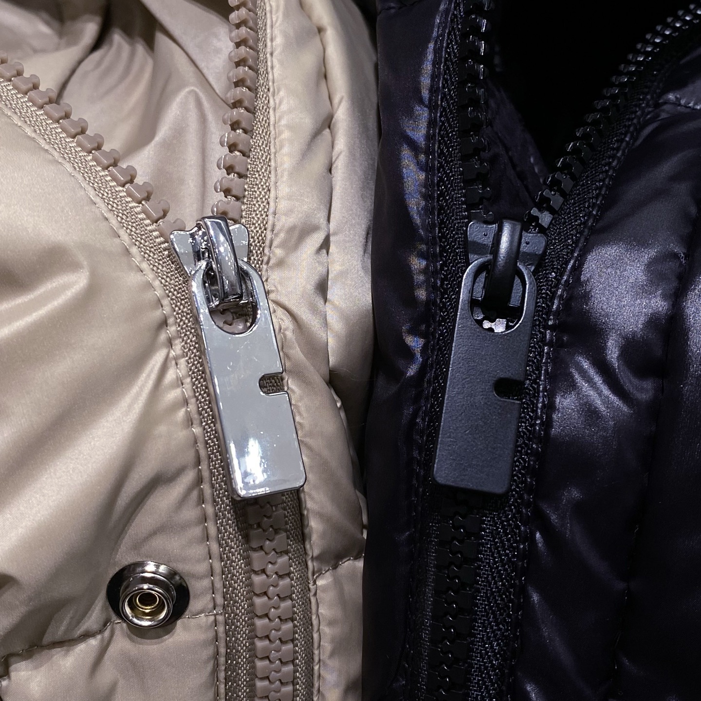 新品)BUR25FW秋冬新款拼接门禁羽绒服！LL胸口同时金属B最新徽章连帽立羽绒服服，贸易公司渠道稀出，