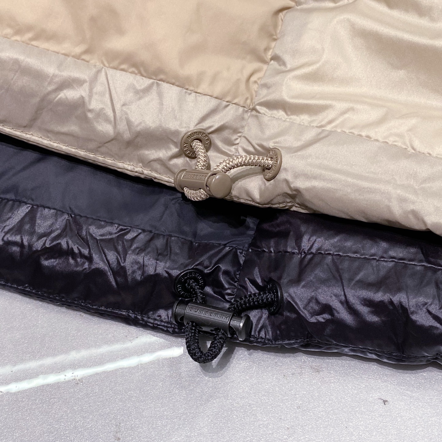 新品)BUR25FW秋冬新款拼接门禁羽绒服！LL胸口同时金属B最新徽章连帽立羽绒服服，贸易公司渠道稀出，