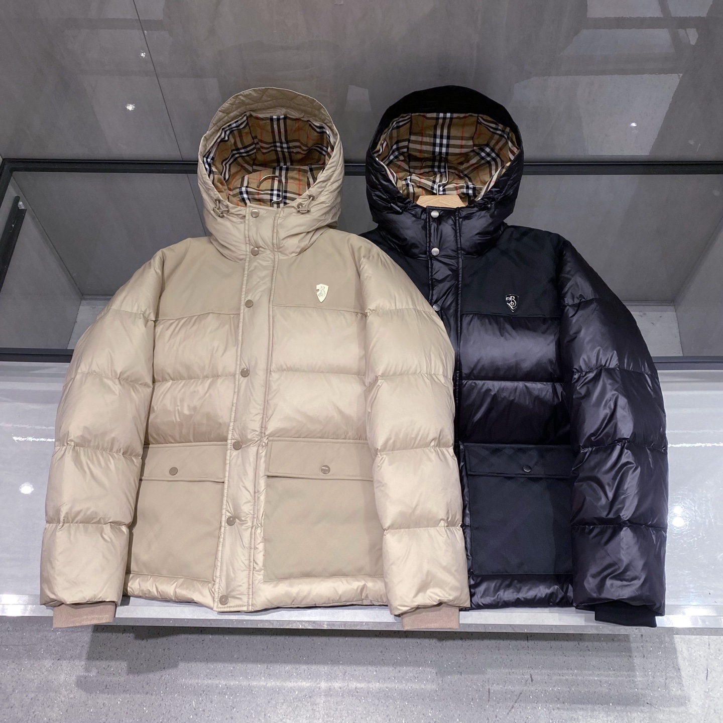 新品)BUR25FW秋冬新款拼接门禁羽绒服！LL胸口同时金属B最新徽章连帽立羽绒服服，贸易公司渠道稀出，