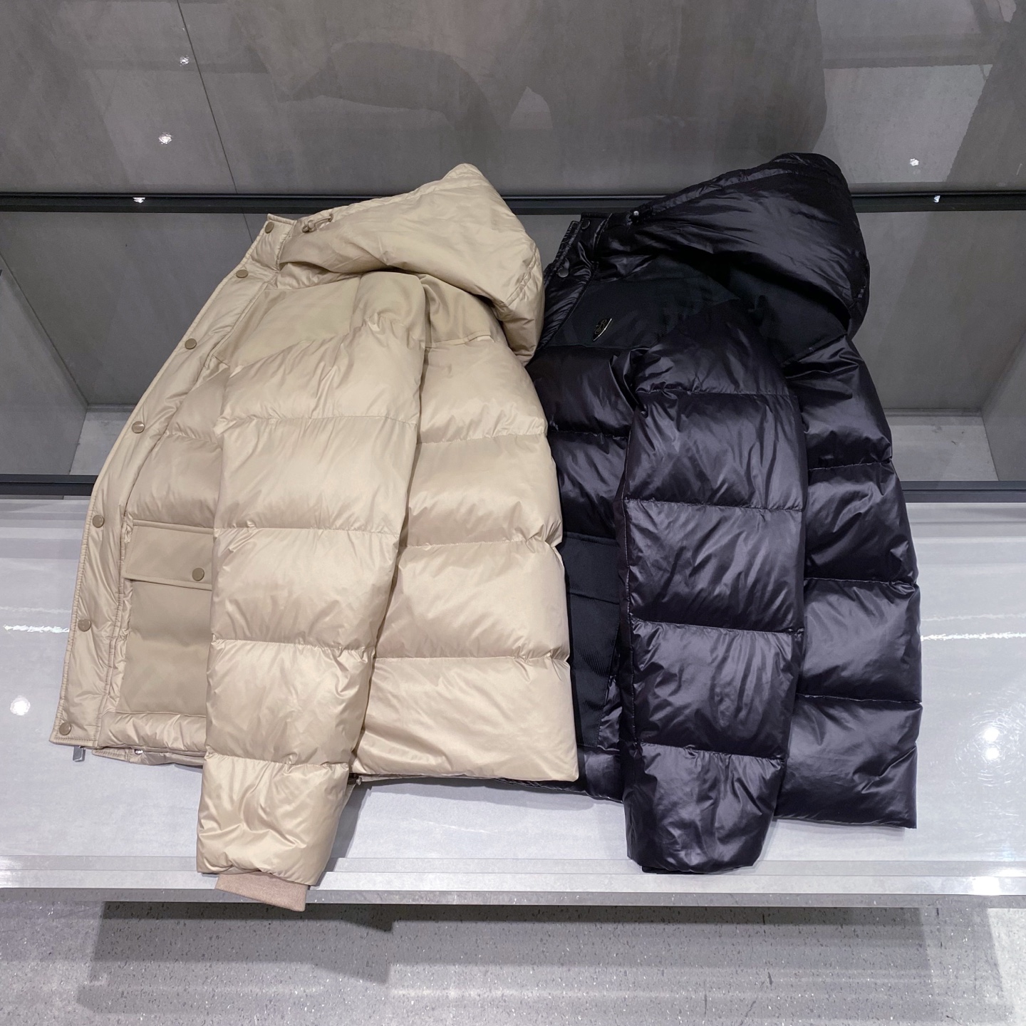 新品)BUR25FW秋冬新款拼接门禁羽绒服！LL胸口同时金属B最新徽章连帽立羽绒服服，贸易公司渠道稀出，