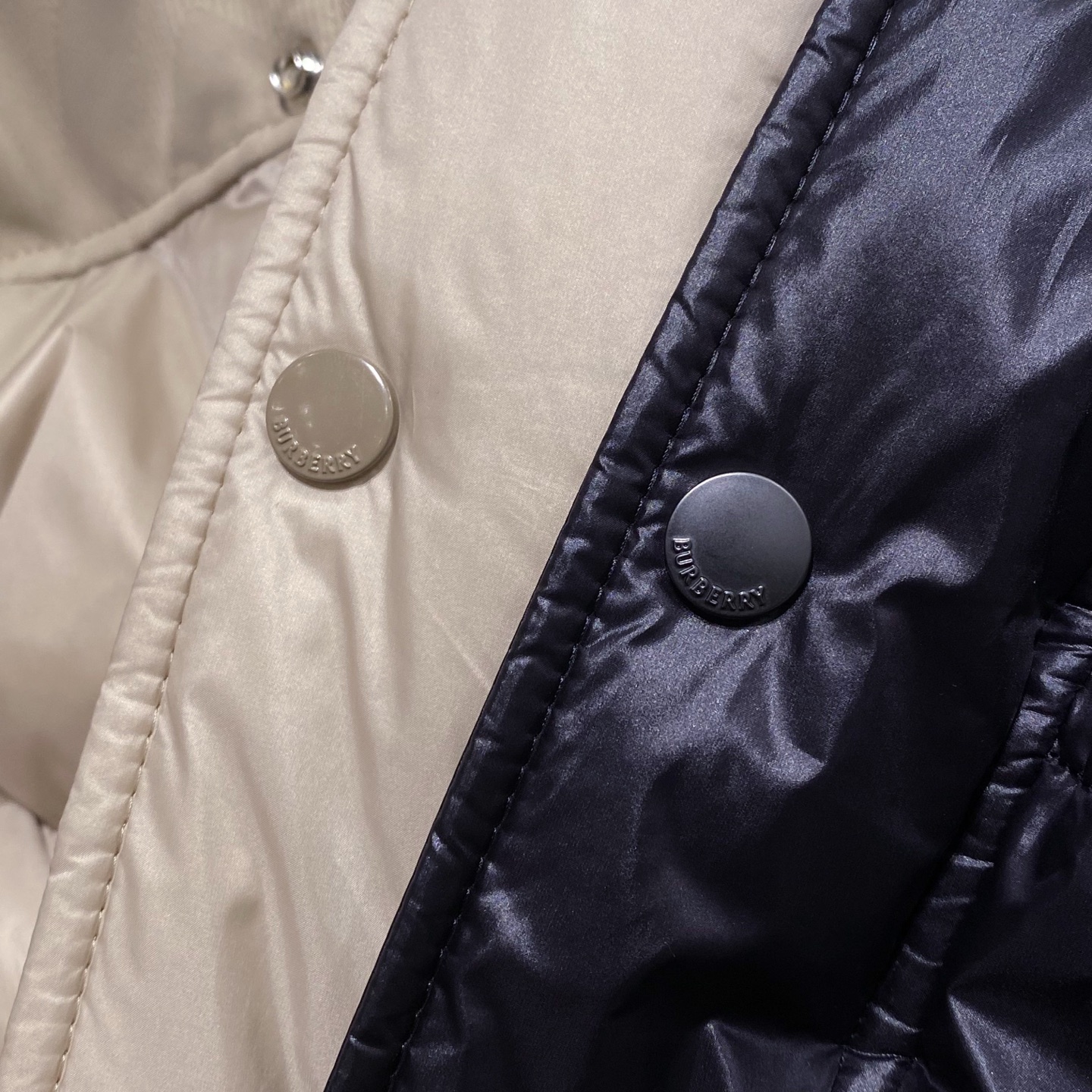 新品)BUR25FW秋冬新款拼接门禁羽绒服！LL胸口同时金属B最新徽章连帽立羽绒服服，贸易公司渠道稀出，