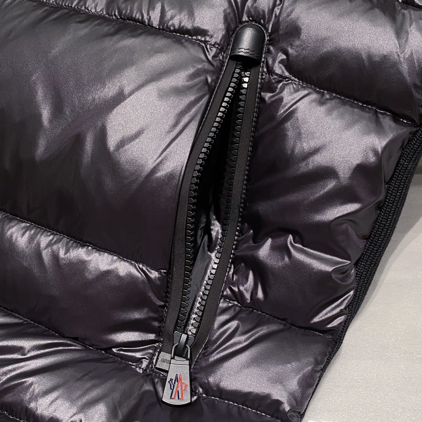 (新品)同步官网发售！LL法蒙MON羽皇家族25FW年度新品90绒针织袖臂logo刺绣男士立领羽绒服外套