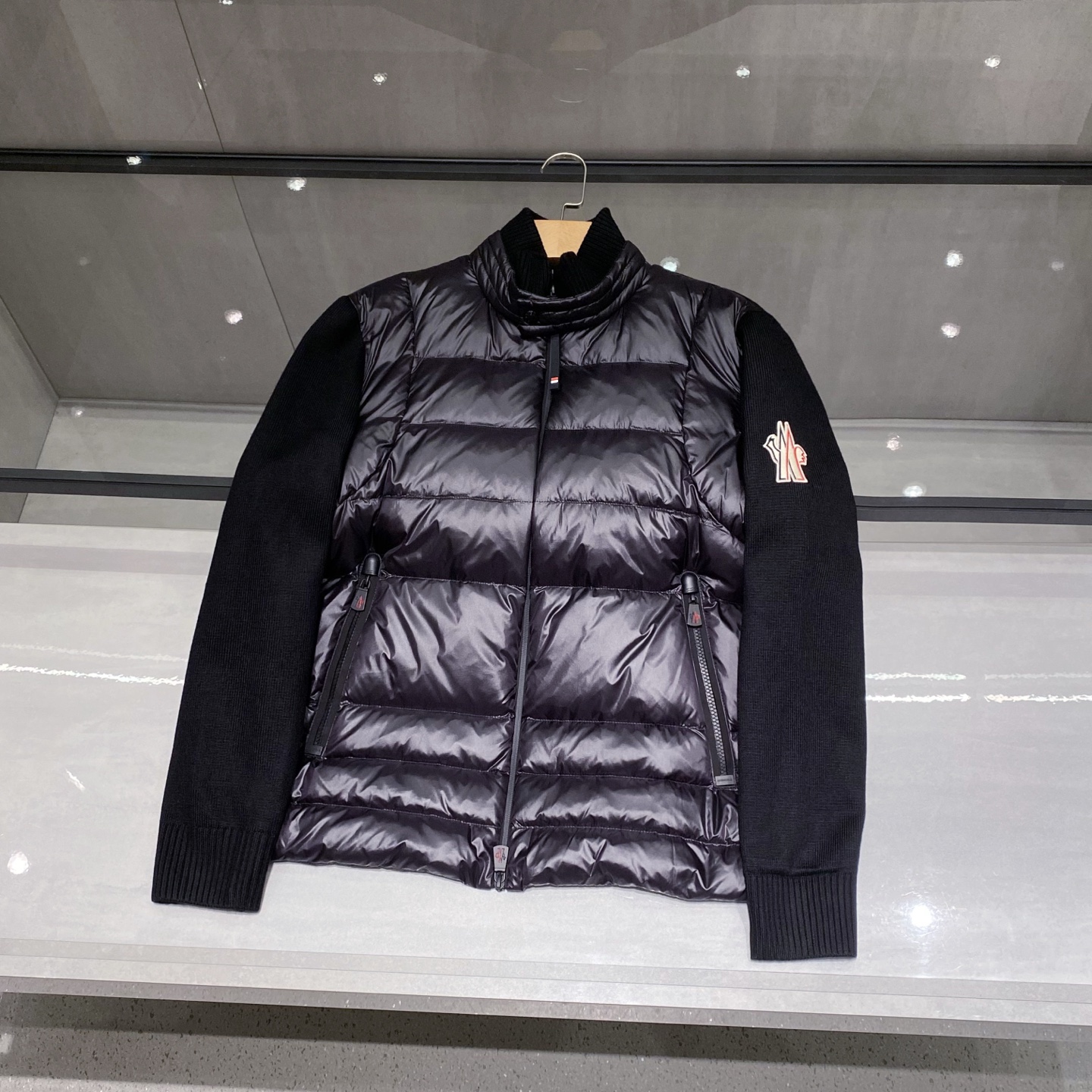 (新品)同步官网发售！LL法蒙MON羽皇家族25FW年度新品90绒针织袖臂logo刺绣男士立领羽绒服外套