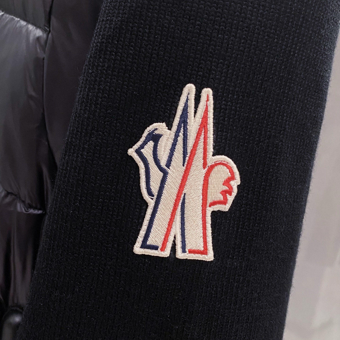 (新品)同步官网发售！LL法蒙MON羽皇家族25FW年度新品90绒针织袖臂logo刺绣男士立领羽绒服外套