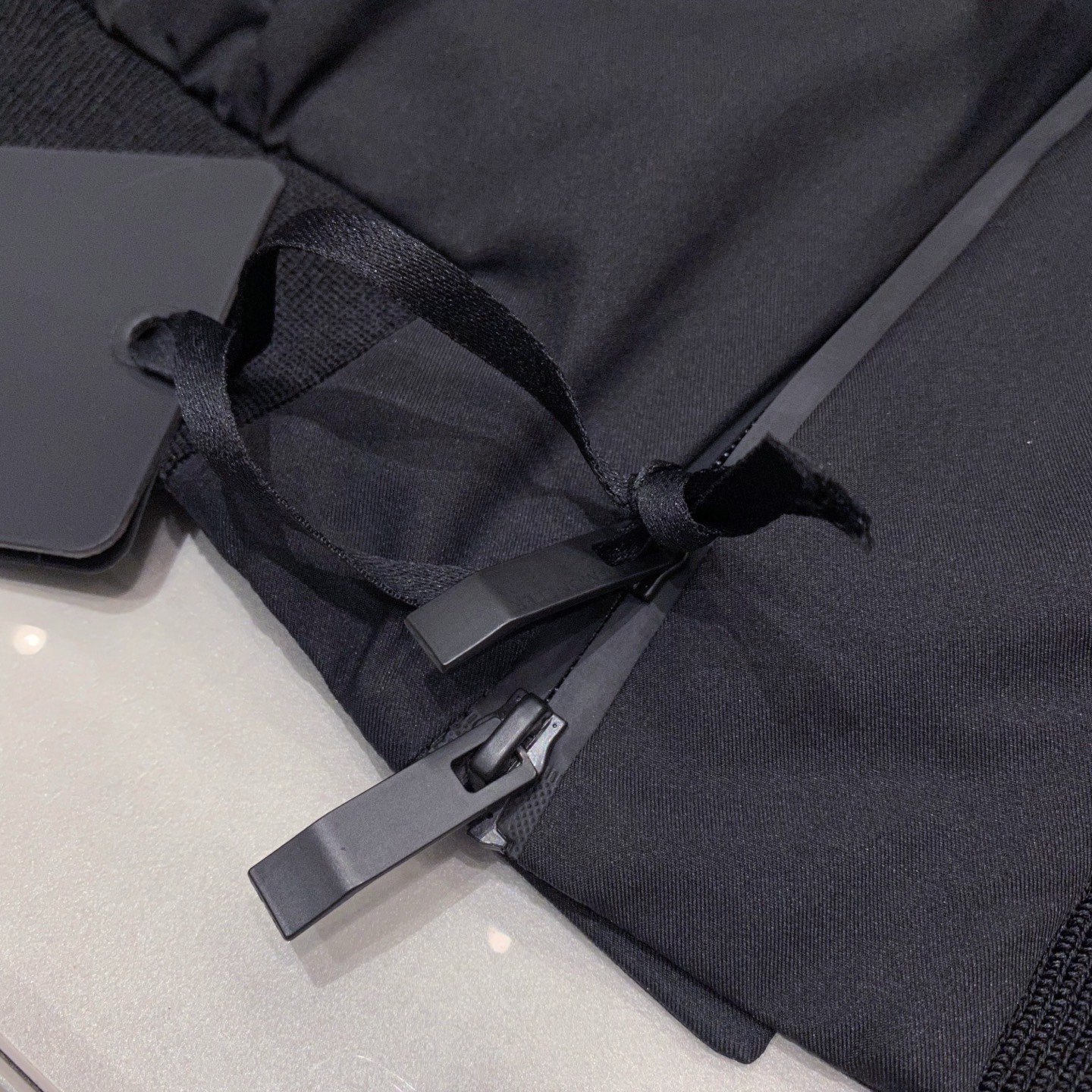 MON25FW秋冬新款黑色棒球领羽绒夹克，LL男女同款皮标袖标复古休闲羽绒服外套！贸易公司渠道稀出，同步