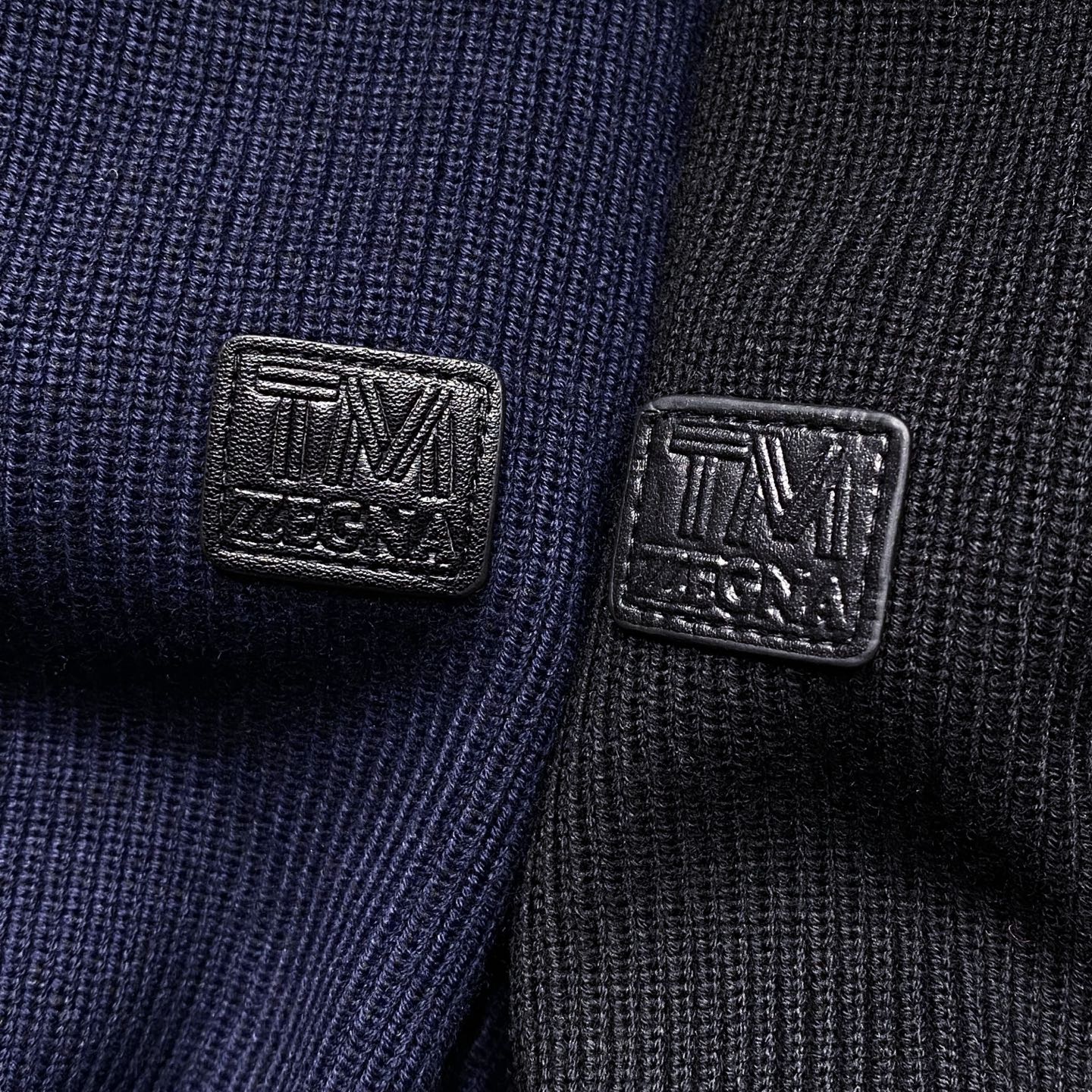 ZEGNA25FW秋冬新款针织面料拼接立领羽绒夹克，LL男士拼皮拉链门襟立体浮雕徽章羽绒服外套！贸易公司