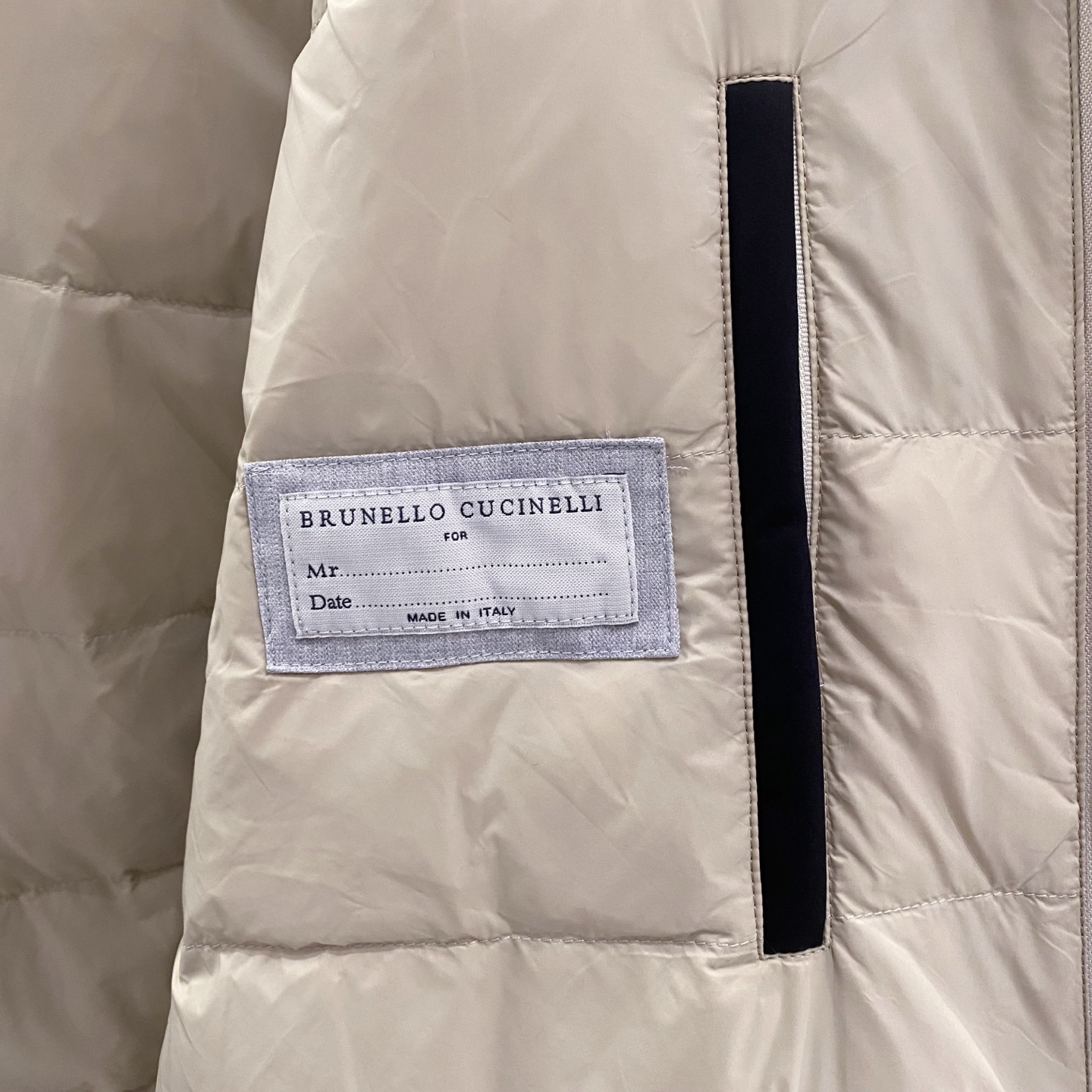 。羽绒服-。新品)BC25FW秋冬新款时尚撞色拼接拉链羽绒服，男士经典徽章刺绣条绒撞色连帽夹克羽绒！贸易