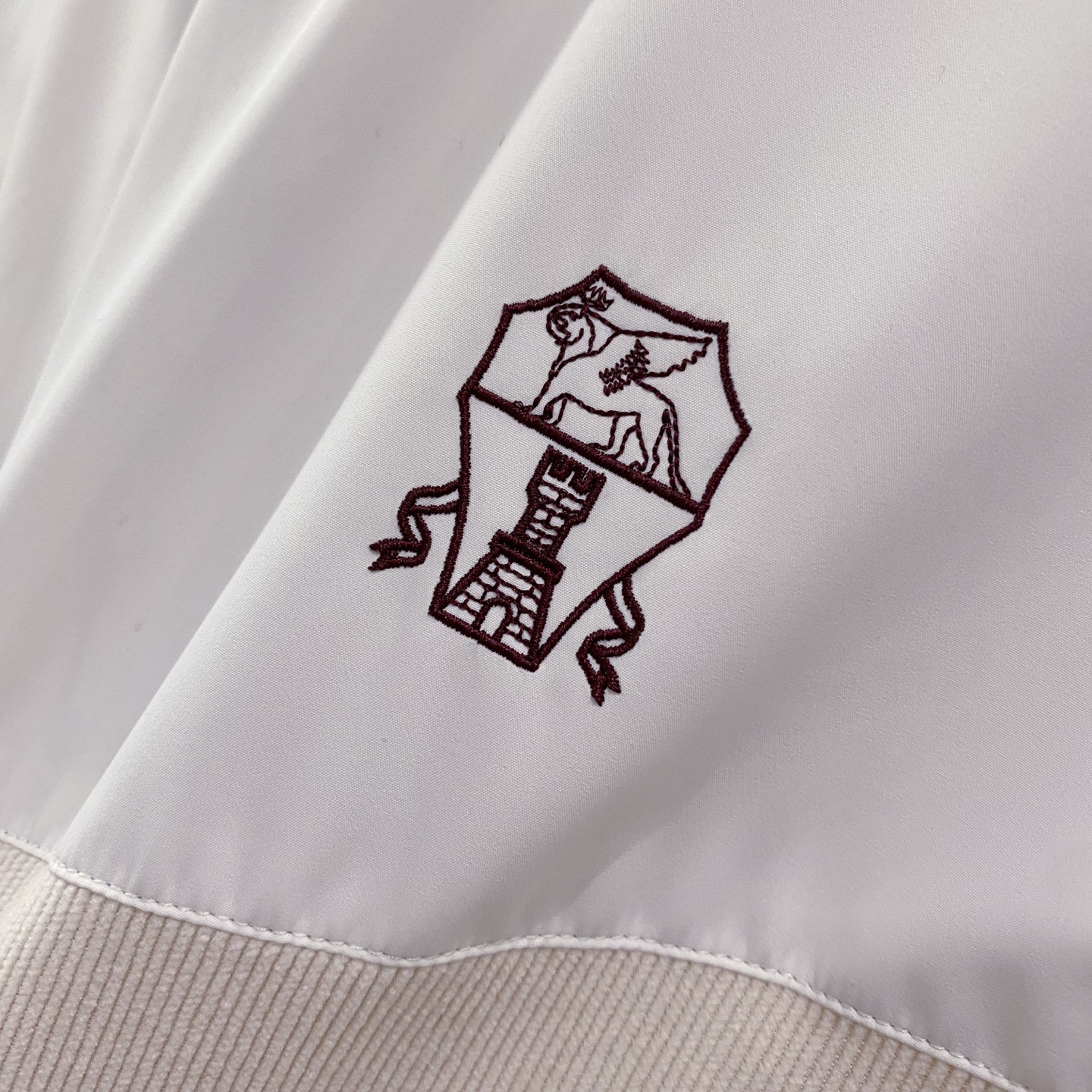 。羽绒服-。新品)BC25FW秋冬新款时尚撞色拼接拉链羽绒服，男士经典徽章刺绣条绒撞色连帽夹克羽绒！贸易