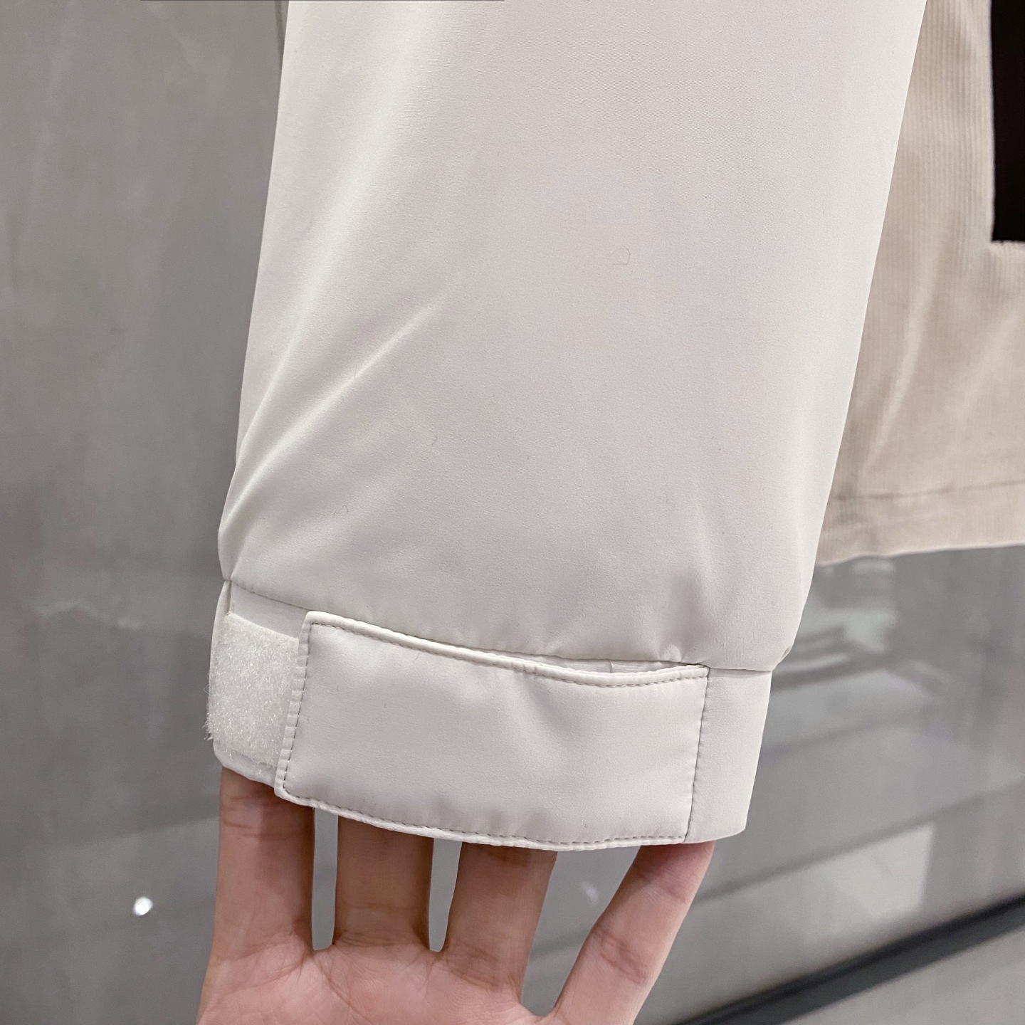 。羽绒服-。新品)BC25FW秋冬新款时尚撞色拼接拉链羽绒服，男士经典徽章刺绣条绒撞色连帽夹克羽绒！贸易