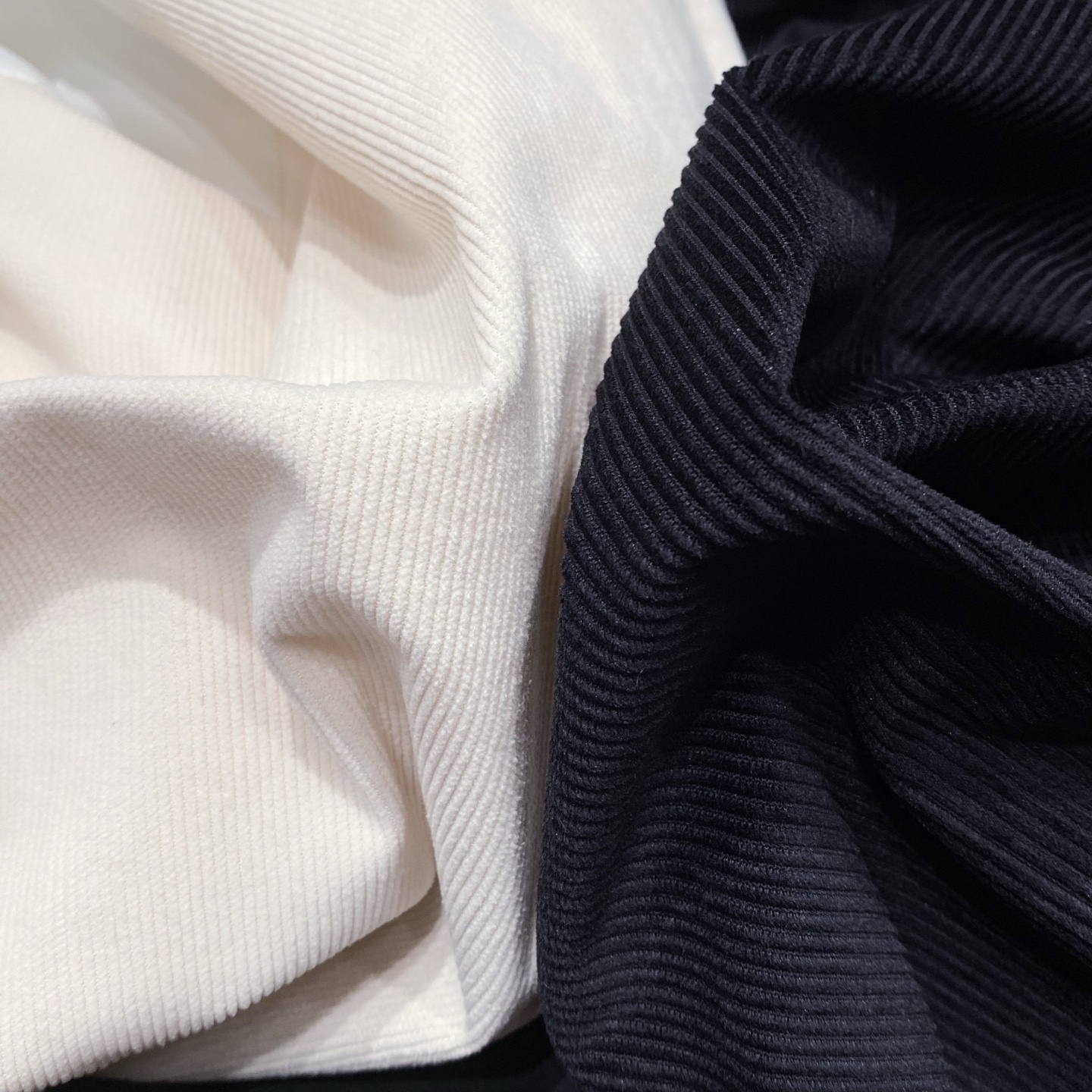 新品)BC25FW秋冬新款时尚撞色拼接拉链羽绒服，LL男士经典徽章刺绣条绒撞色连帽夹克羽绒！贸易公司渠道