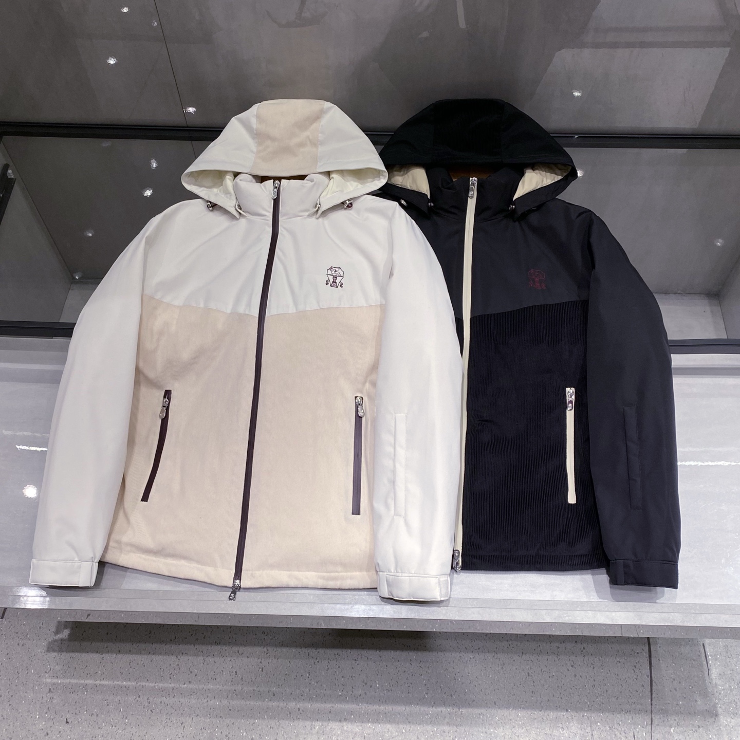 新品)BC25FW秋冬新款时尚撞色拼接拉链羽绒服，LL男士经典徽章刺绣条绒撞色连帽夹克羽绒！贸易公司渠道