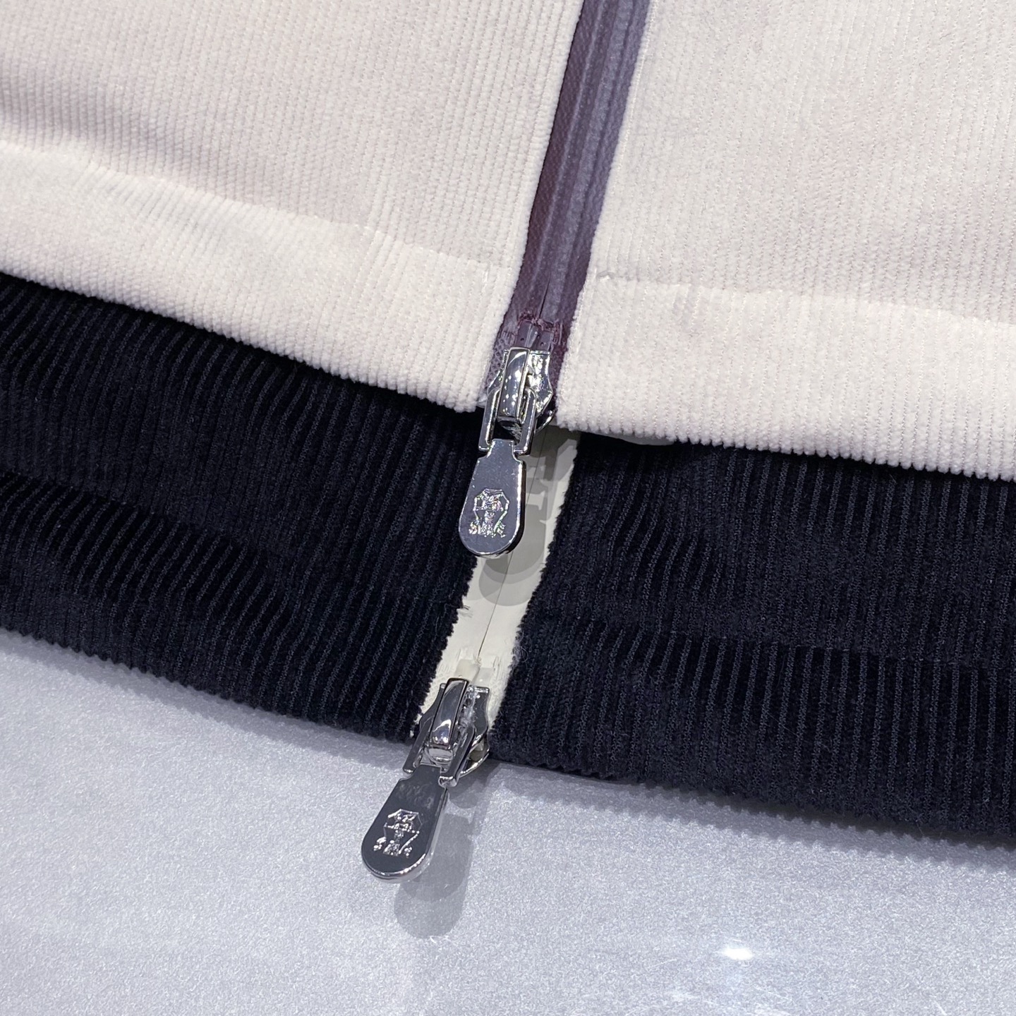 新品)BC25FW秋冬新款时尚撞色拼接拉链羽绒服，LL男士经典徽章刺绣条绒撞色连帽夹克羽绒！贸易公司渠道