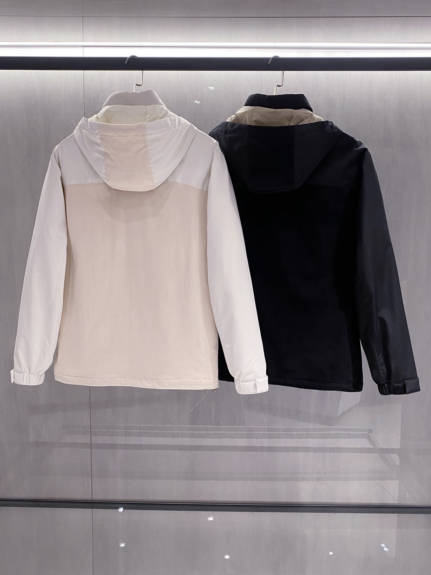 新品)BC25FW秋冬新款时尚撞色拼接拉链羽绒服，LL男士经典徽章刺绣条绒撞色连帽夹克羽绒！贸易公司渠道