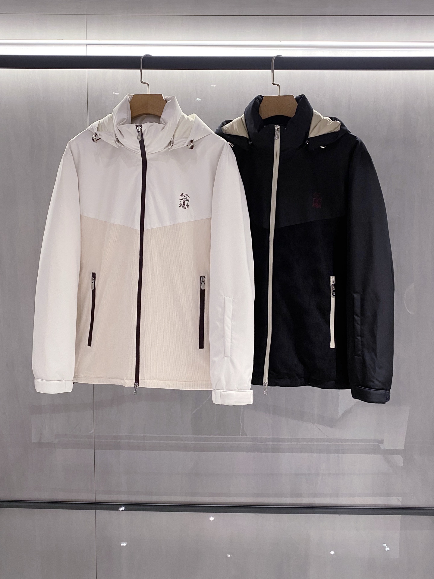 新品)BC25FW秋冬新款时尚撞色拼接拉链羽绒服，LL男士经典徽章刺绣条绒撞色连帽夹克羽绒！贸易公司渠道