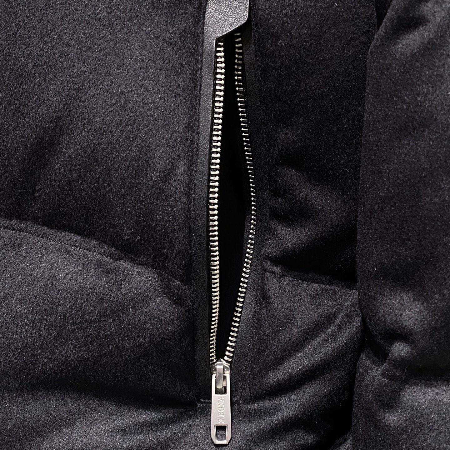 。羽绒服-。新品)Zegna/杰尼亚 羊毛连帽羽绒服保暖雪地防寒羽绒外套FW2025新款羊毛绒羽绒服，叠