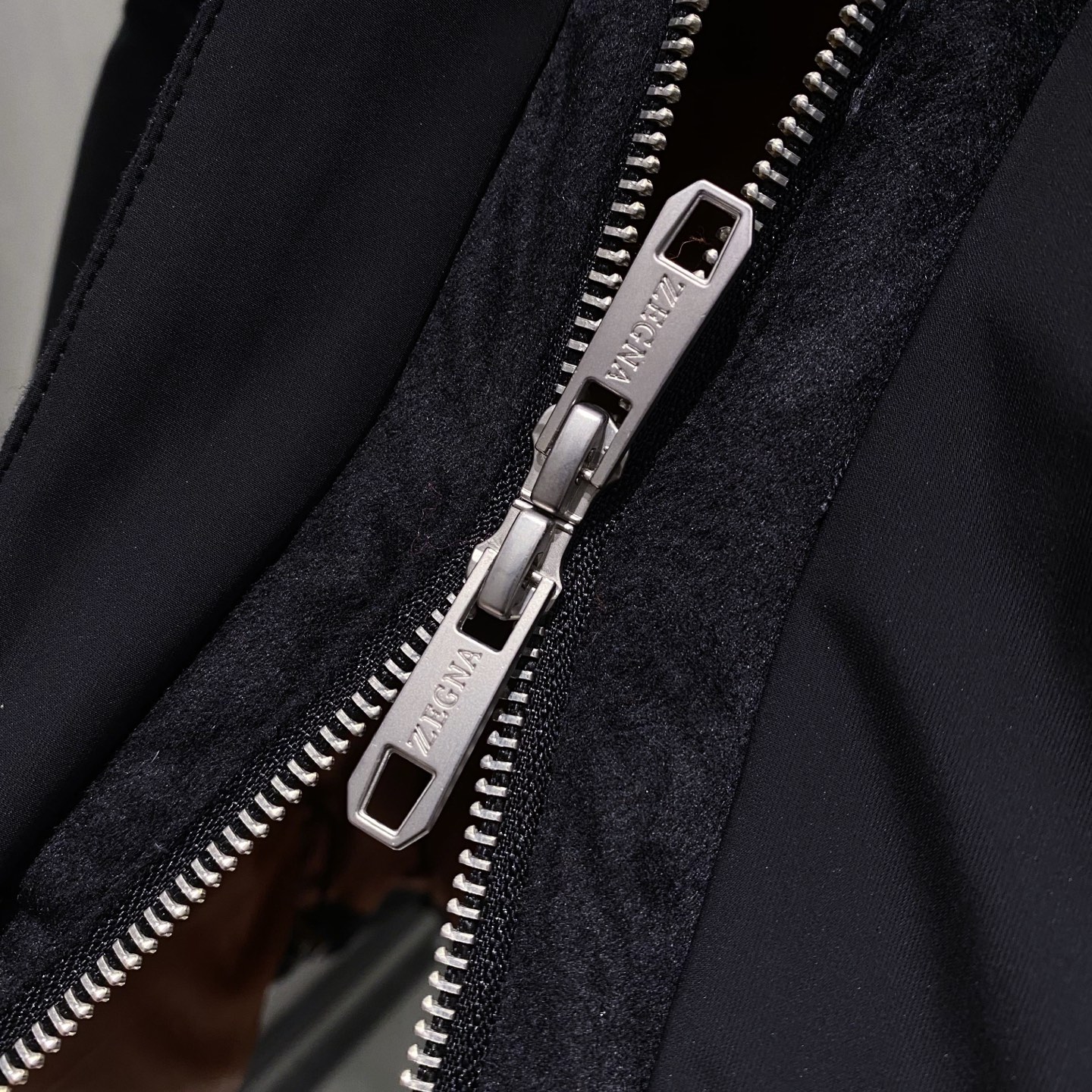 。羽绒服-。新品)Zegna/杰尼亚 羊毛连帽羽绒服保暖雪地防寒羽绒外套FW2025新款羊毛绒羽绒服，叠