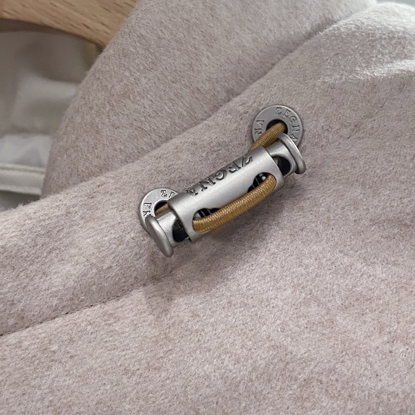 米色特写篇展示！！！羊毛材质高品质羽绒服！