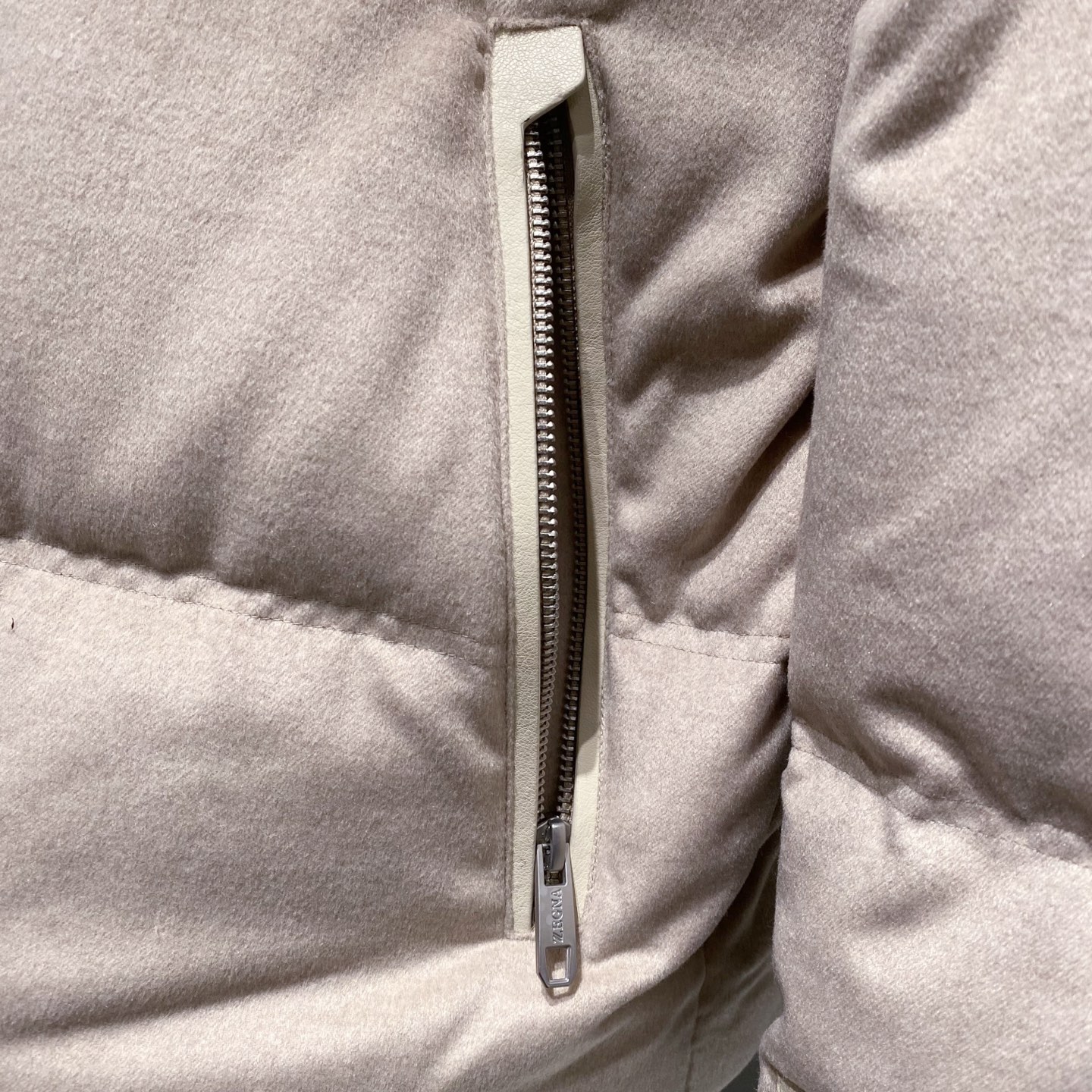 米色特写篇展示！！！羊毛材质高品质羽绒服！