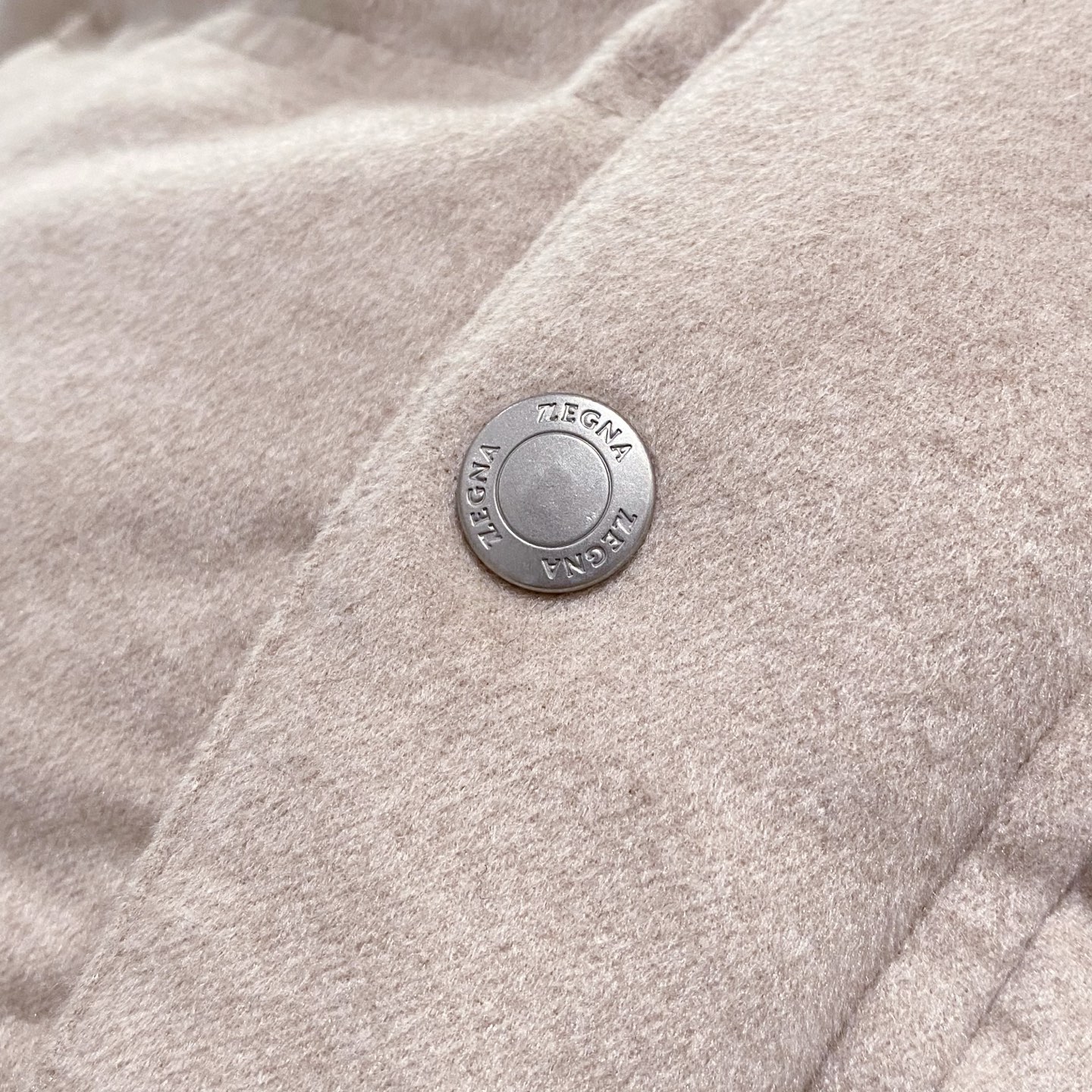 米色特写篇展示！！！羊毛材质高品质羽绒服！