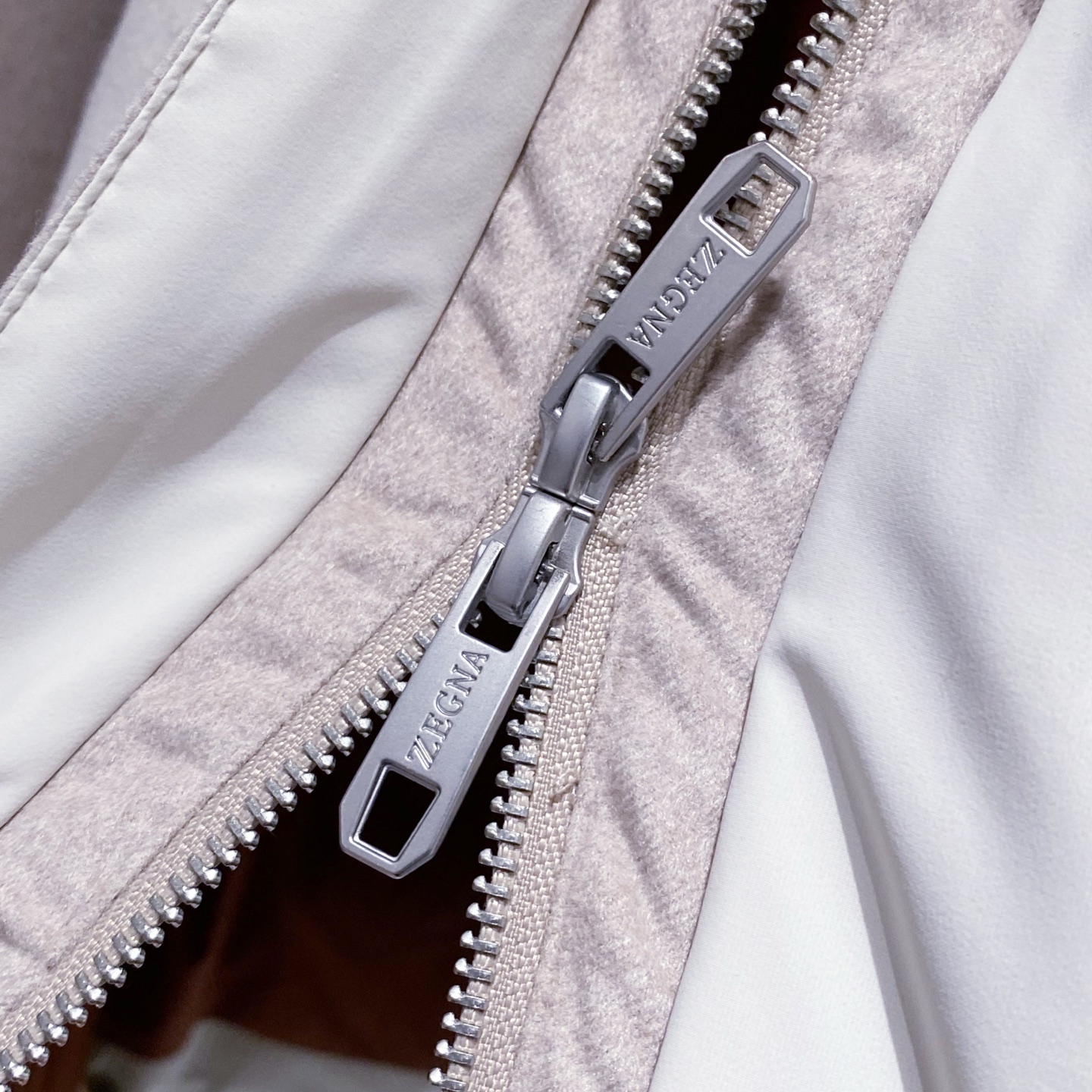 米色特写篇展示！！！羊毛材质高品质羽绒服！