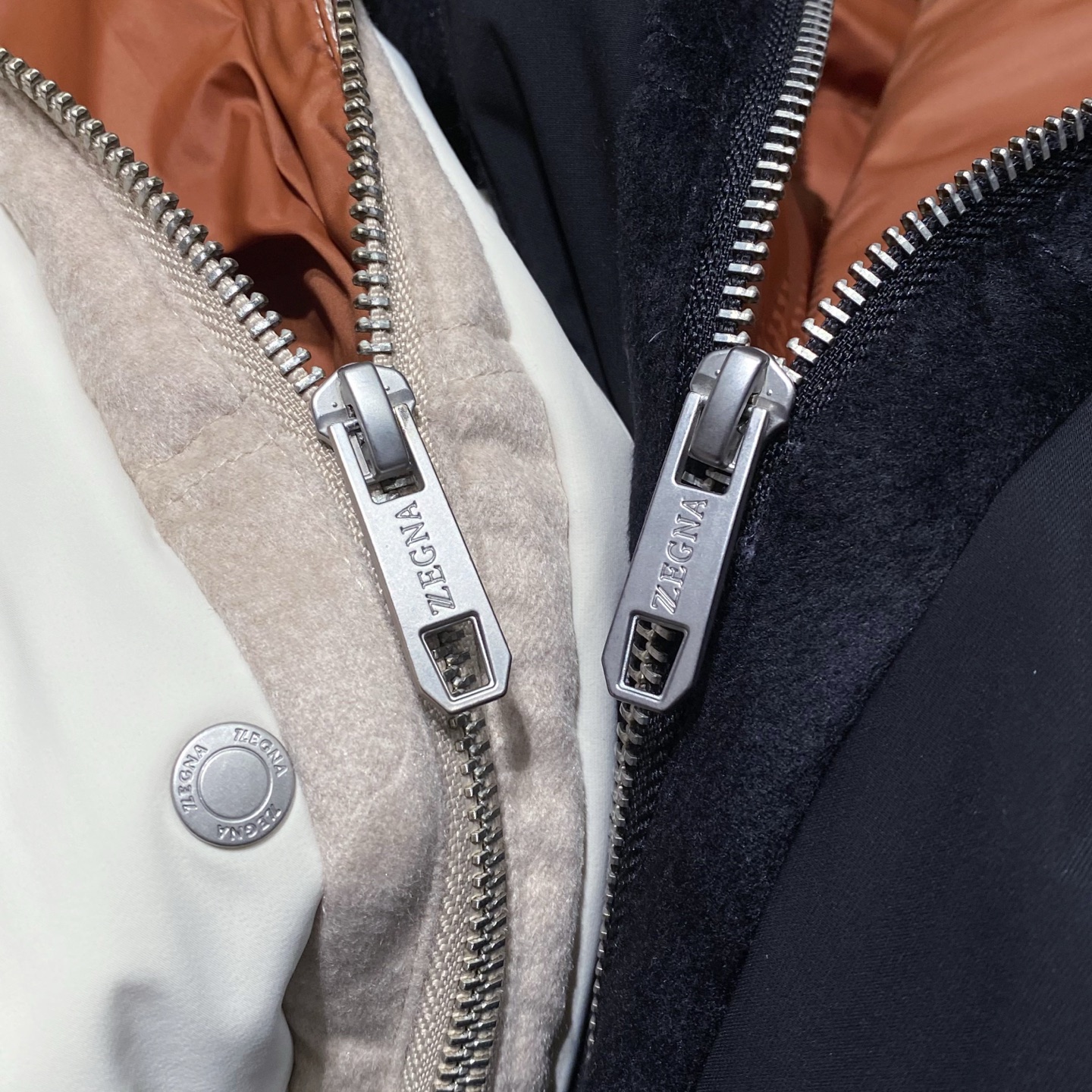 新品)Zegna/杰尼亚 羊毛连帽羽绒服保暖雪地防寒羽绒外套FW2025新款羊毛绒羽绒服，叠层尼龙羽绒，