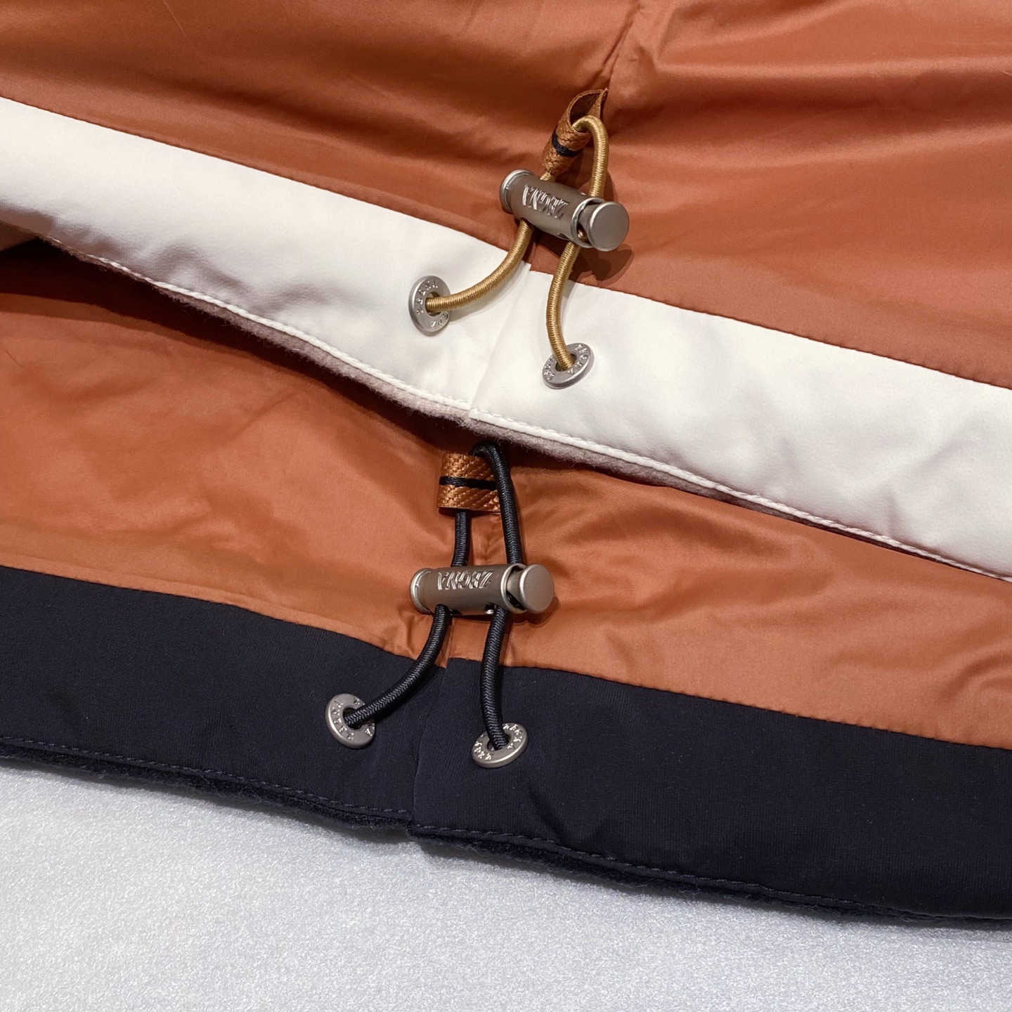 新品)Zegna/杰尼亚 羊毛连帽羽绒服保暖雪地防寒羽绒外套FW2025新款羊毛绒羽绒服，叠层尼龙羽绒，