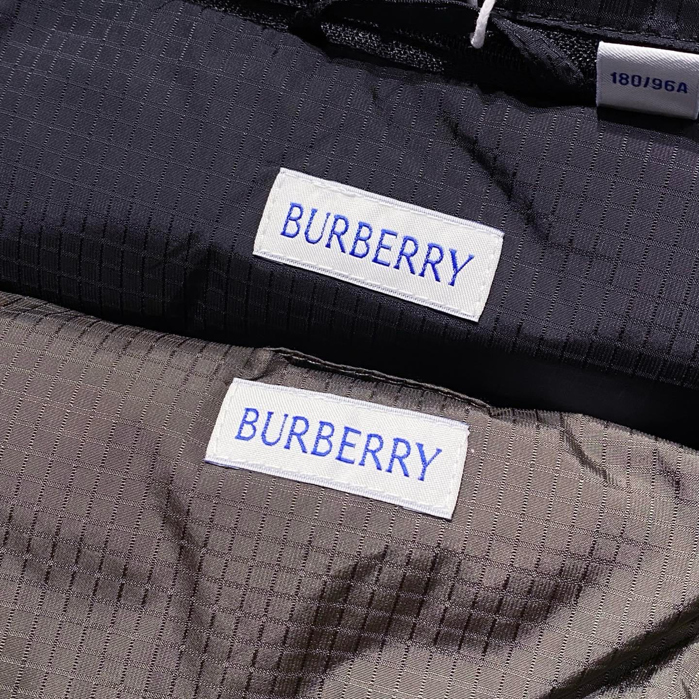 。 (新品)爆款，重量级，BU25FW秋冬新款高密度科技纤维立领隐藏连帽羽绒服，男士经典格纹里布波浪形绗