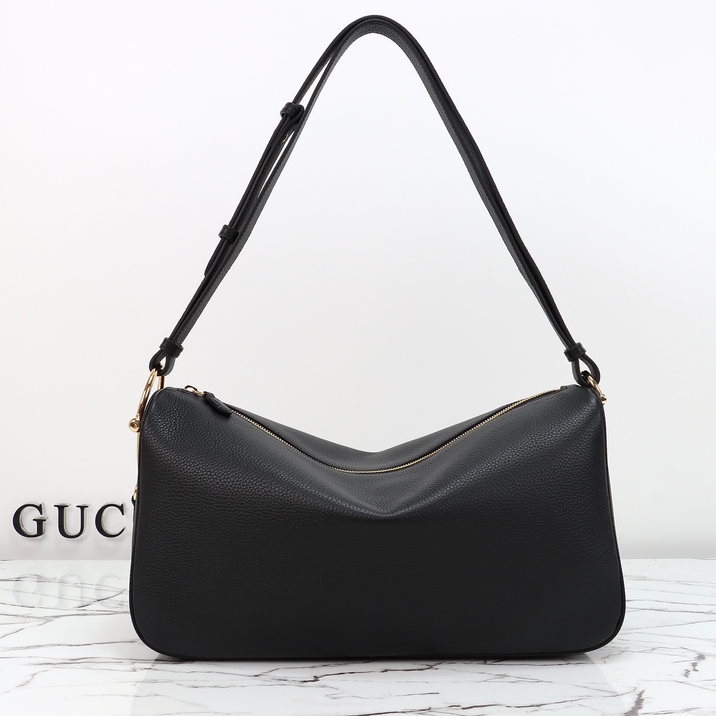 Se acerca un nuevo modelo🔥Número de modelo: 862530g de cuero, tamaño: ancho 38 × alto 20 × profundidad 15 cm.