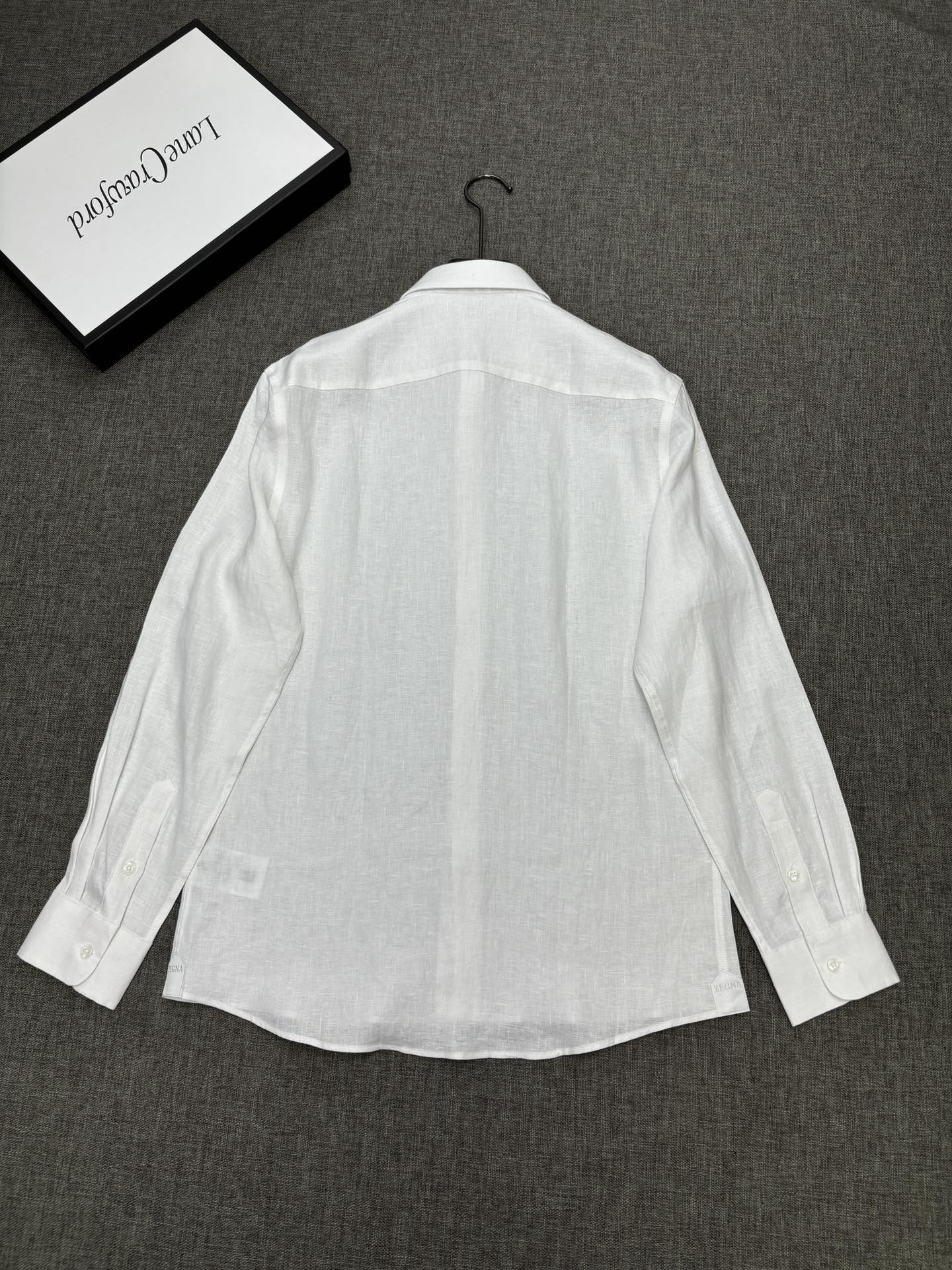 2026杰尼亚官网款最全亚麻9色衬衫老钱高奢绅士亚麻面料。男士长袖衬衫设计上沿袭了一贯滴现代极简主义基调