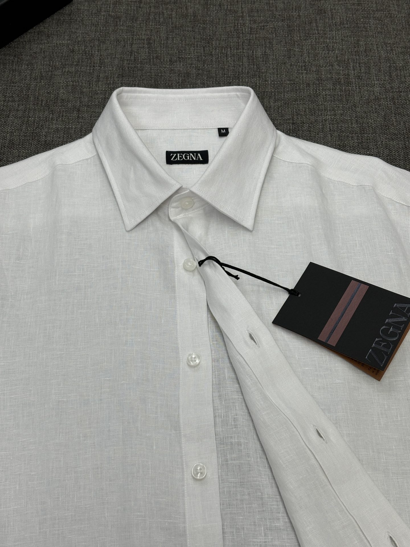 2026杰尼亚官网款最全亚麻9色衬衫老钱高奢绅士亚麻面料。男士长袖衬衫设计上沿袭了一贯滴现代极简主义基调