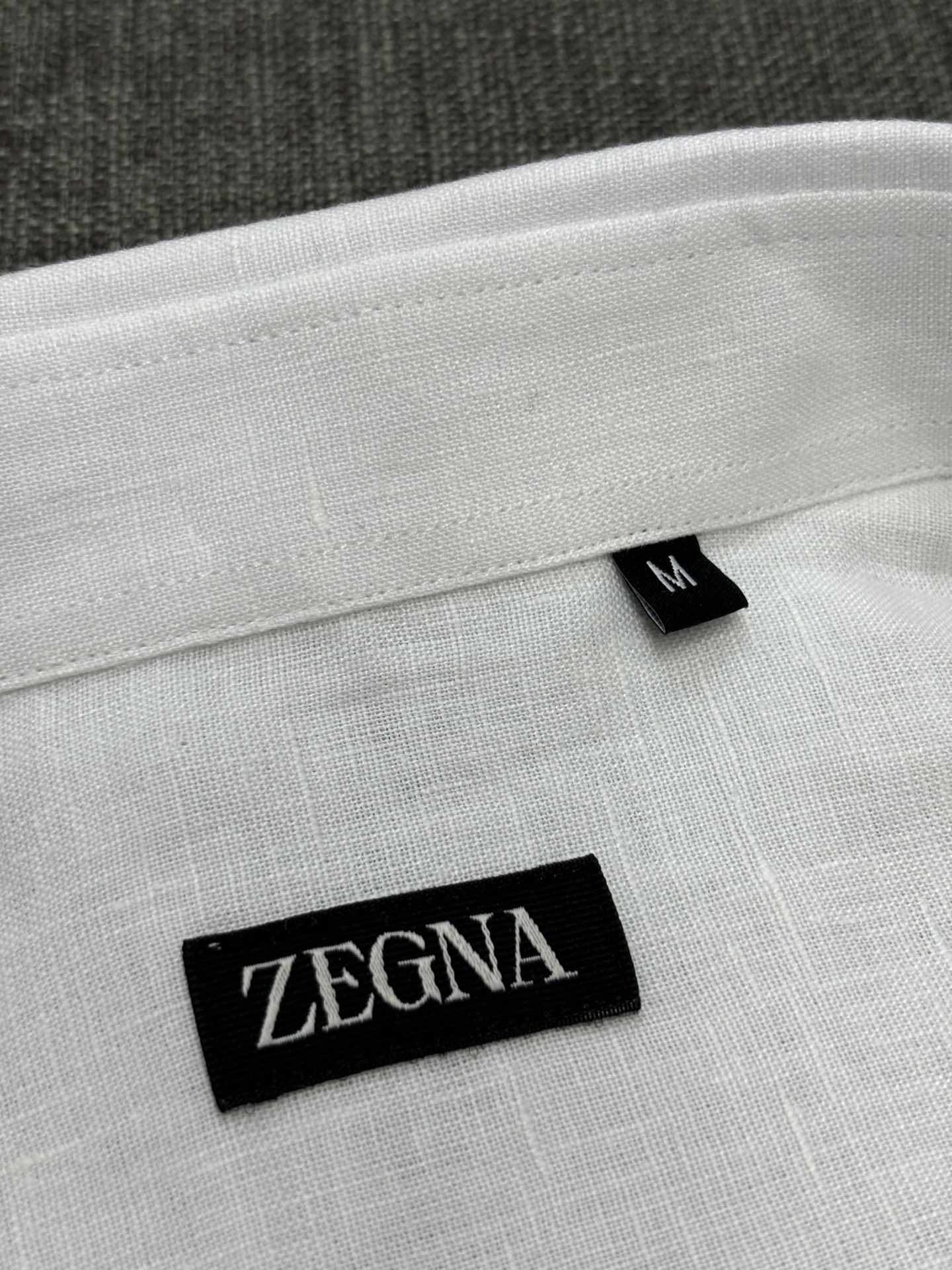 2026杰尼亚官网款最全亚麻9色衬衫老钱高奢绅士亚麻面料。男士长袖衬衫设计上沿袭了一贯滴现代极简主义基调