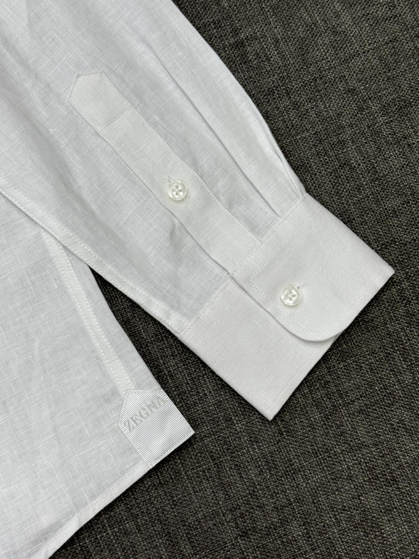 2026杰尼亚官网款最全亚麻9色衬衫老钱高奢绅士亚麻面料。男士长袖衬衫设计上沿袭了一贯滴现代极简主义基调