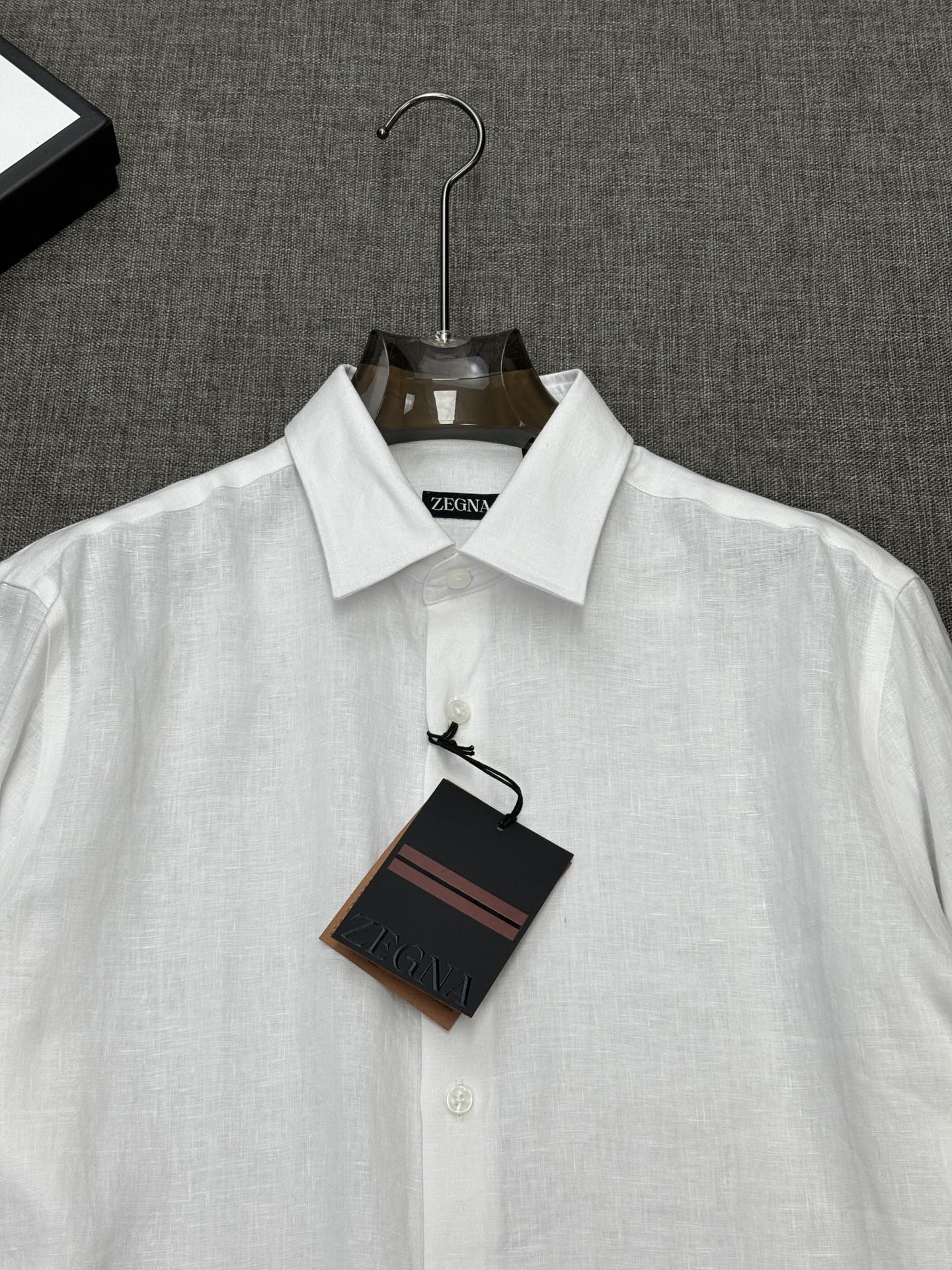 2026杰尼亚官网款最全亚麻9色衬衫老钱高奢绅士亚麻面料。男士长袖衬衫设计上沿袭了一贯滴现代极简主义基调