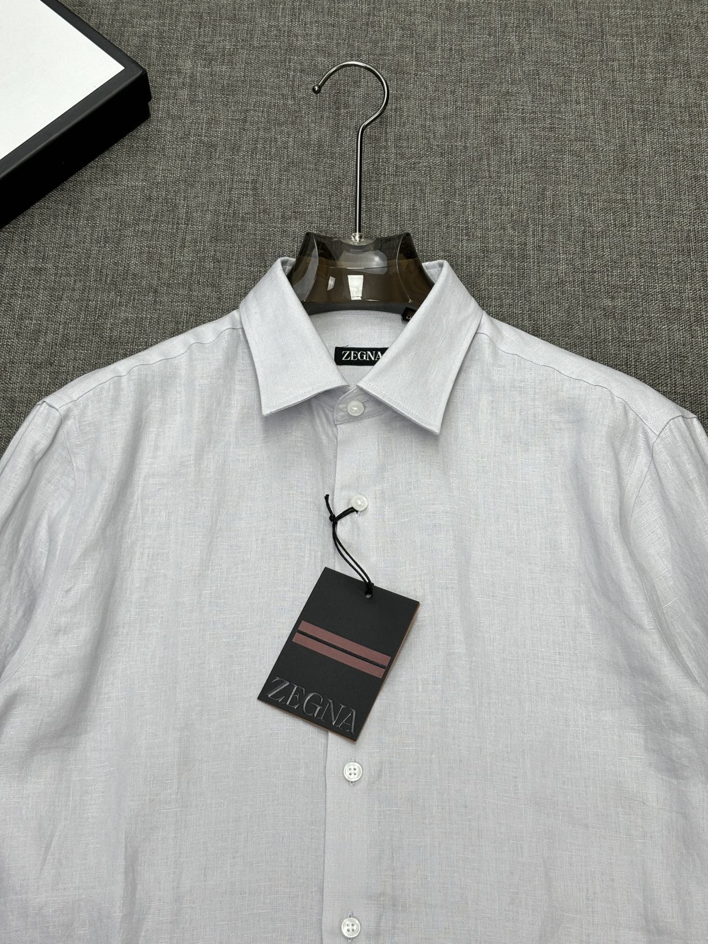 2026杰尼亚官网款最全亚麻9色衬衫老钱高奢绅士亚麻面料。男士长袖衬衫设计上沿袭了一贯滴现代极简主义基调