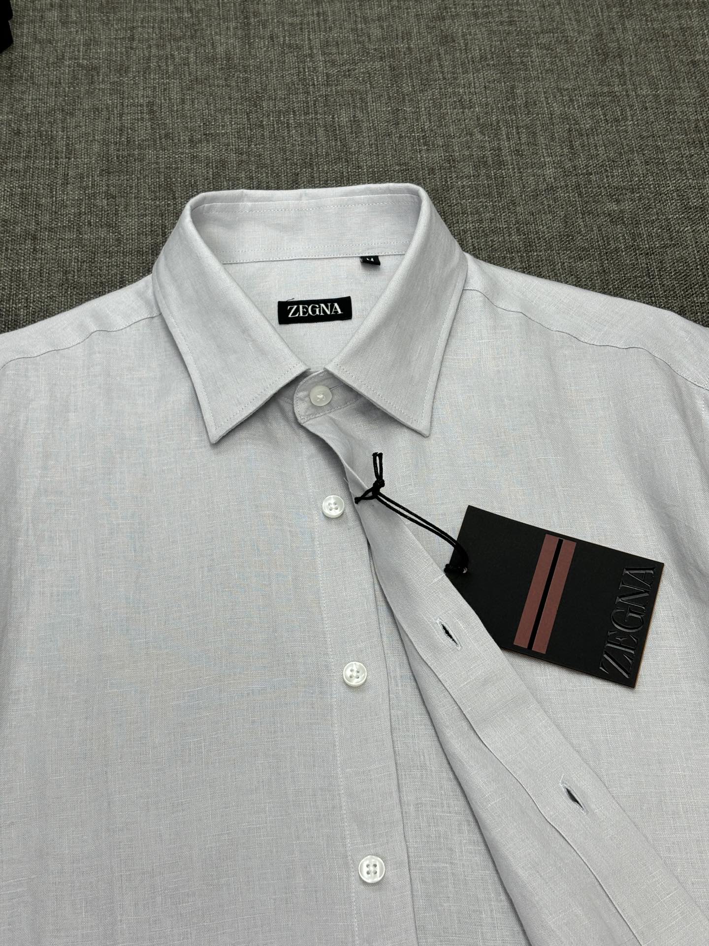 2026杰尼亚官网款最全亚麻9色衬衫老钱高奢绅士亚麻面料。男士长袖衬衫设计上沿袭了一贯滴现代极简主义基调