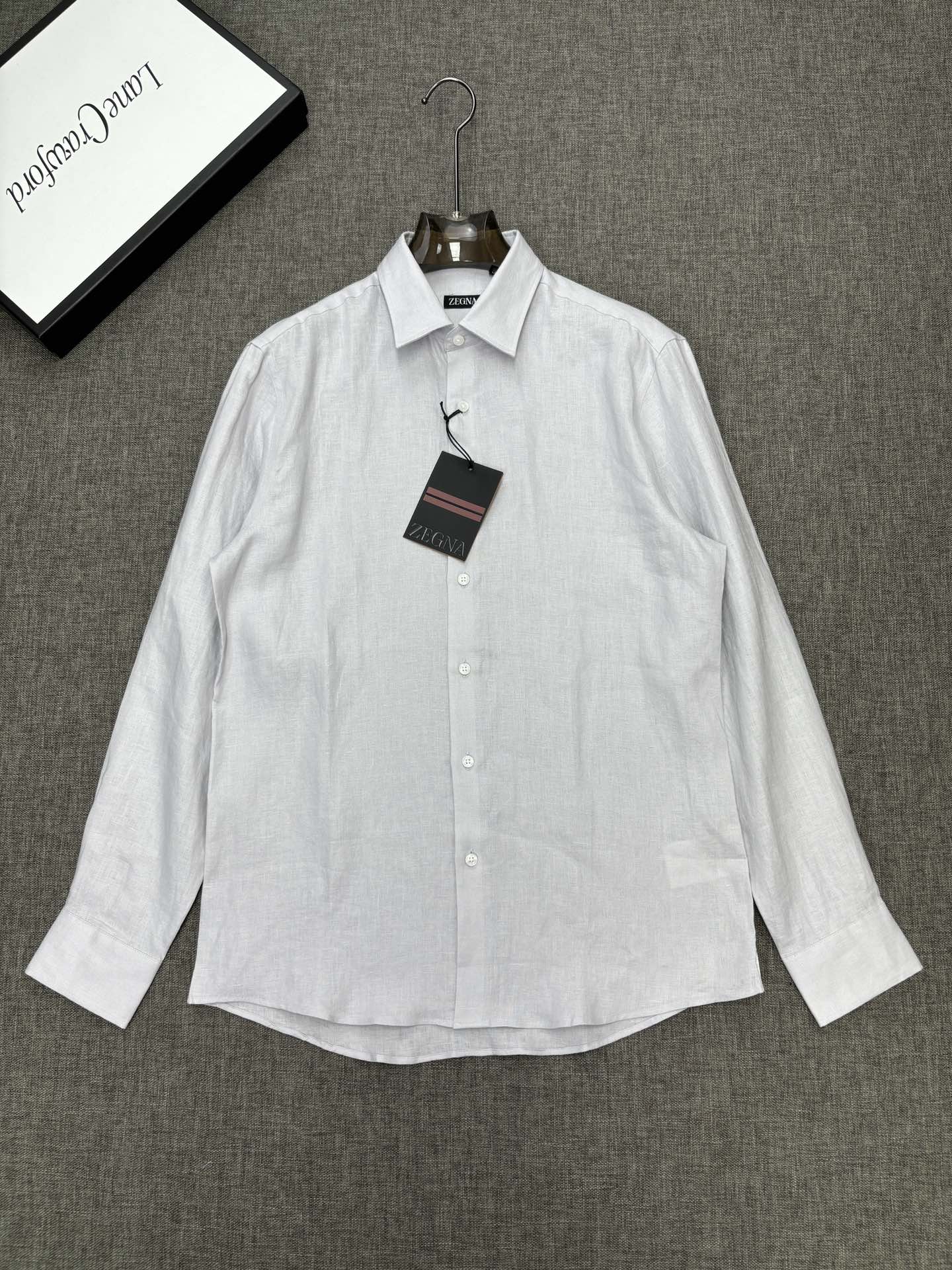 2026杰尼亚官网款最全亚麻9色衬衫老钱高奢绅士亚麻面料。男士长袖衬衫设计上沿袭了一贯滴现代极简主义基调