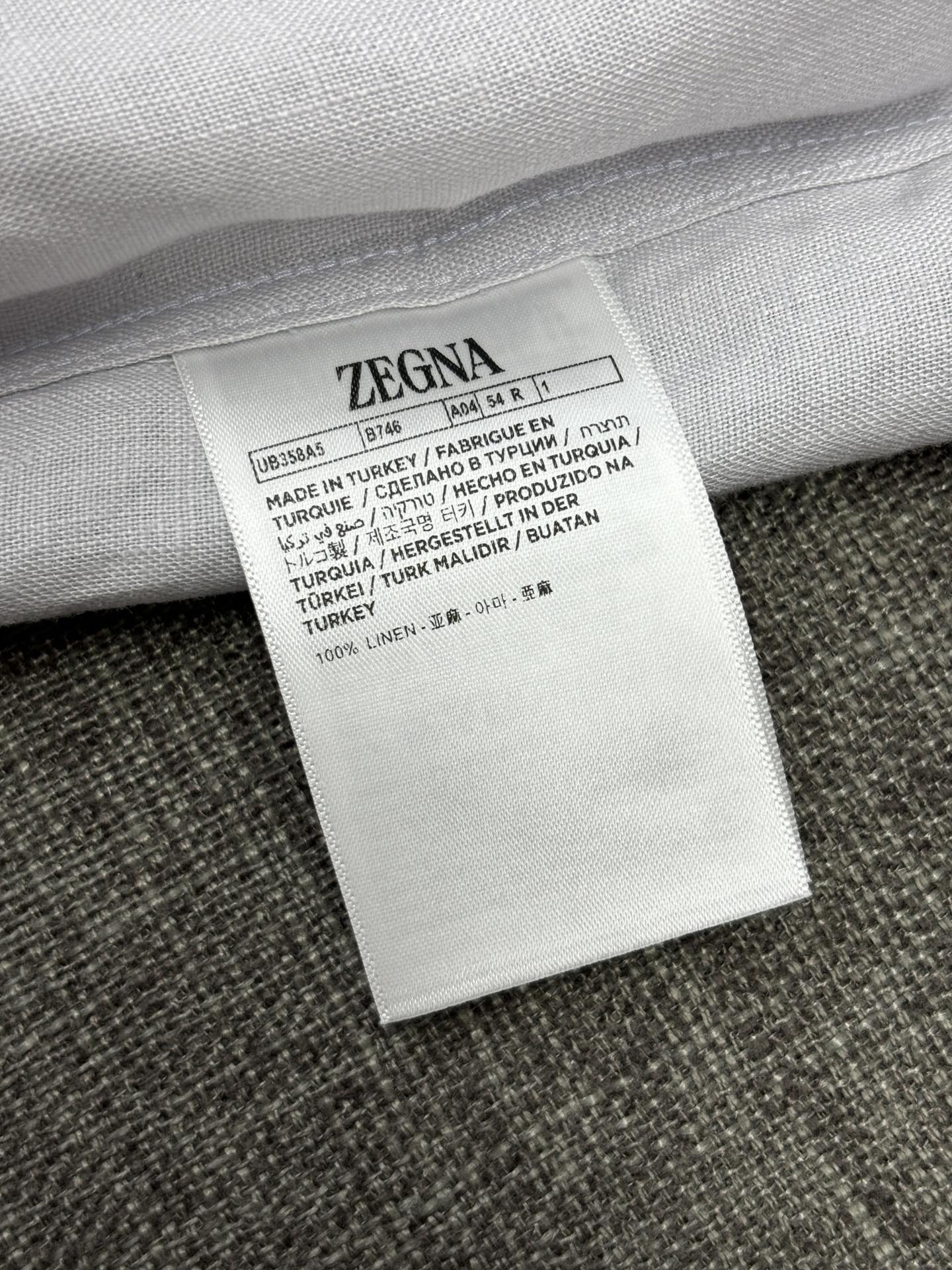 2026杰尼亚官网款最全亚麻9色衬衫老钱高奢绅士亚麻面料。男士长袖衬衫设计上沿袭了一贯滴现代极简主义基调