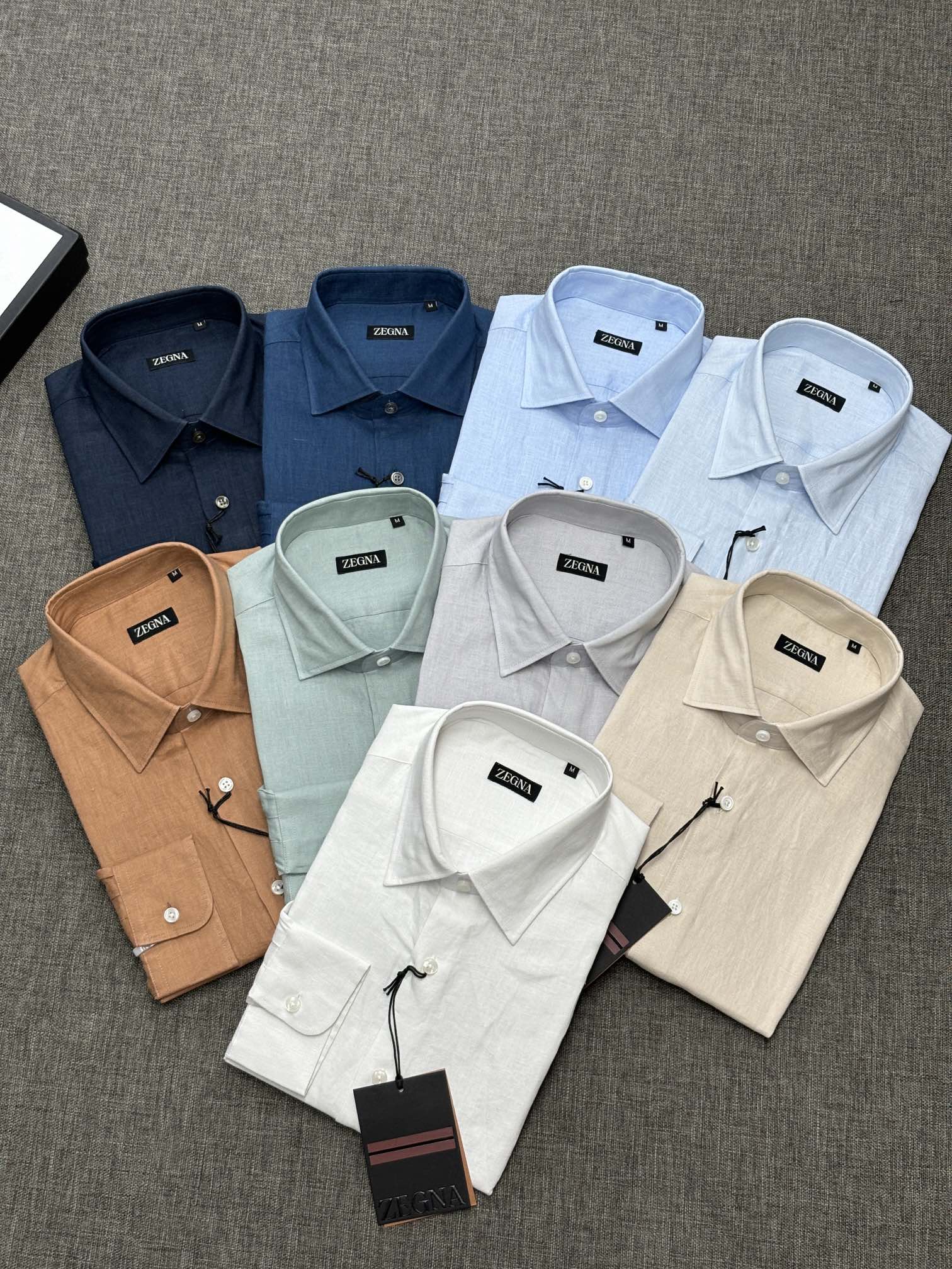 2026杰尼亚官网款最全亚麻9色衬衫老钱高奢绅士亚麻面料。男士长袖衬衫设计上沿袭了一贯滴现代极简主义基调