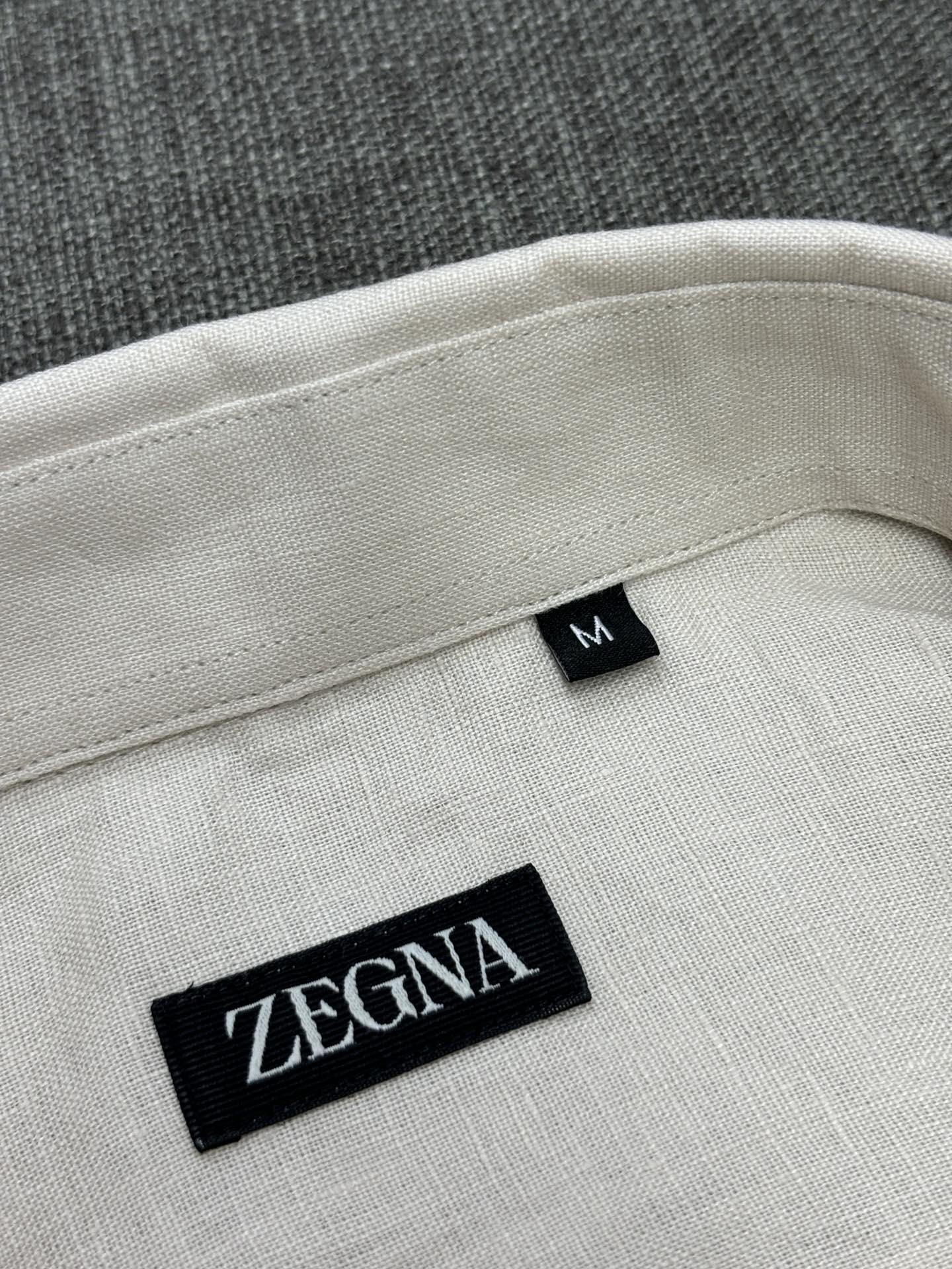 2026杰尼亚官网款最全亚麻9色衬衫老钱高奢绅士亚麻面料。男士长袖衬衫设计上沿袭了一贯滴现代极简主义基调