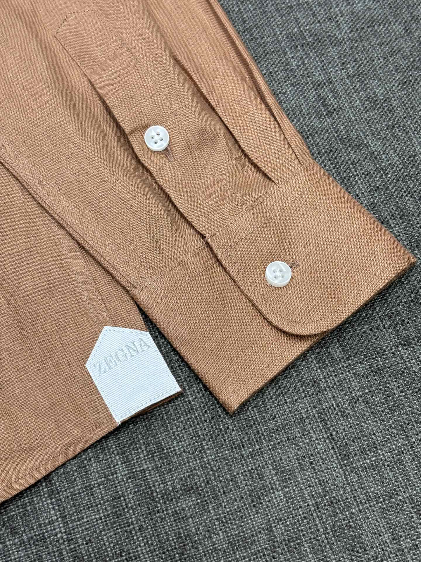 2026杰尼亚官网款最全亚麻9色衬衫老钱高奢绅士亚麻面料。男士长袖衬衫设计上沿袭了一贯滴现代极简主义基调