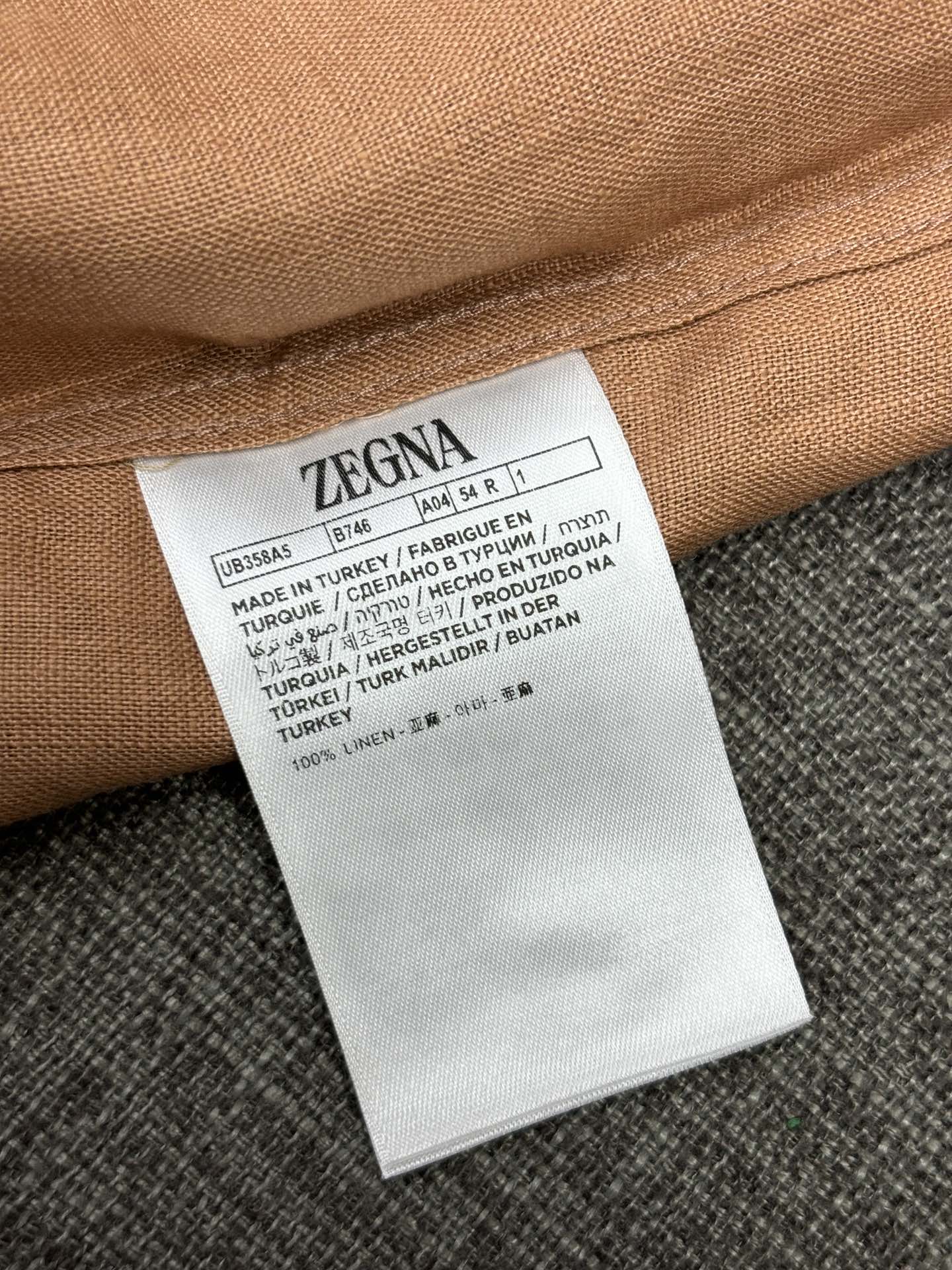 2026杰尼亚官网款最全亚麻9色衬衫老钱高奢绅士亚麻面料。男士长袖衬衫设计上沿袭了一贯滴现代极简主义基调