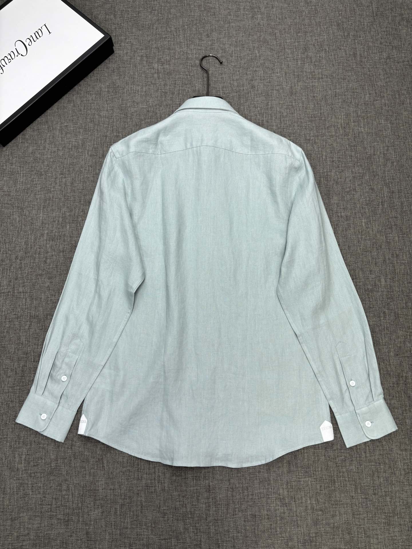 2026杰尼亚官网款最全亚麻9色衬衫老钱高奢绅士亚麻面料。男士长袖衬衫设计上沿袭了一贯滴现代极简主义基调