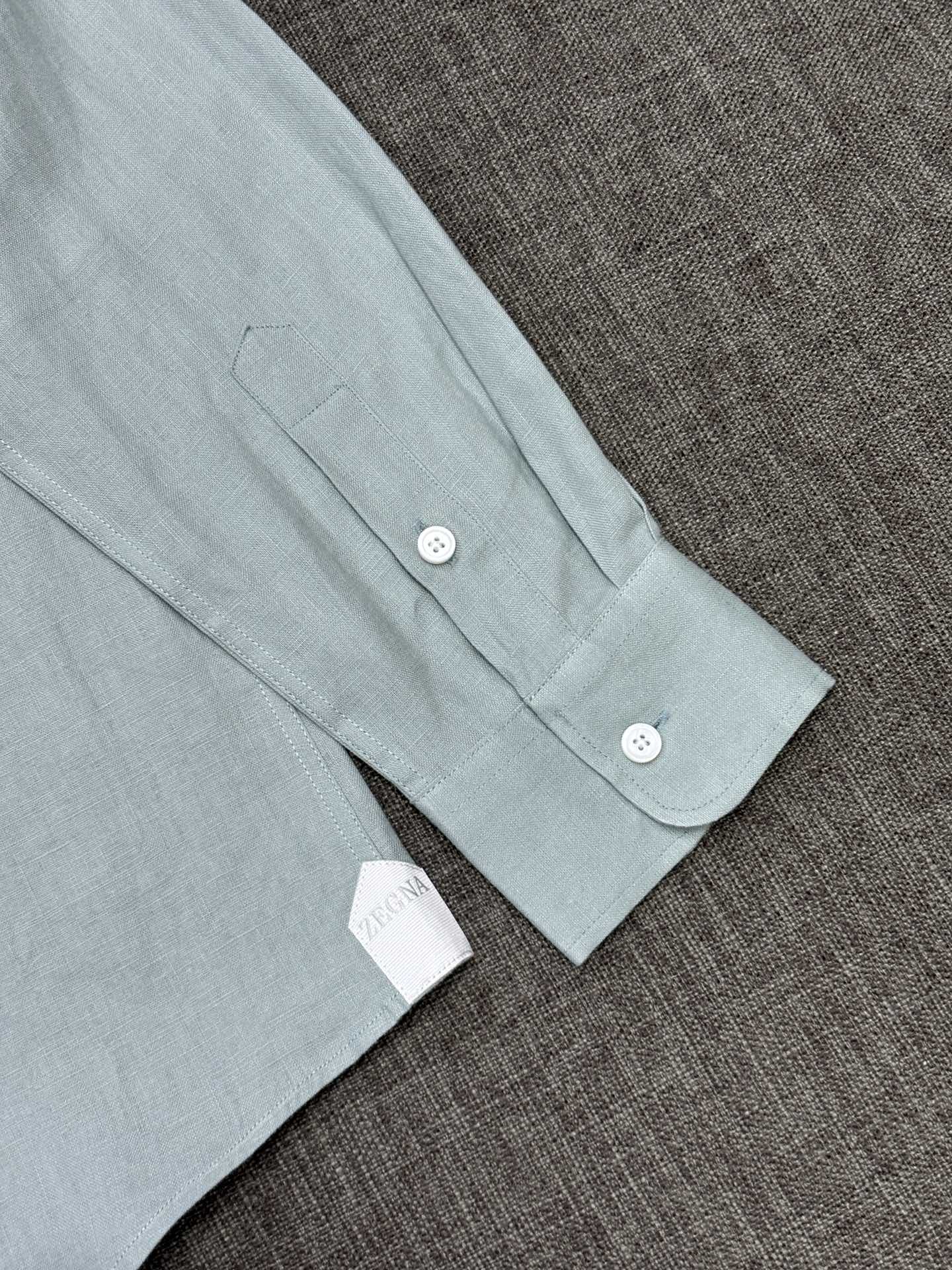 2026杰尼亚官网款最全亚麻9色衬衫老钱高奢绅士亚麻面料。男士长袖衬衫设计上沿袭了一贯滴现代极简主义基调