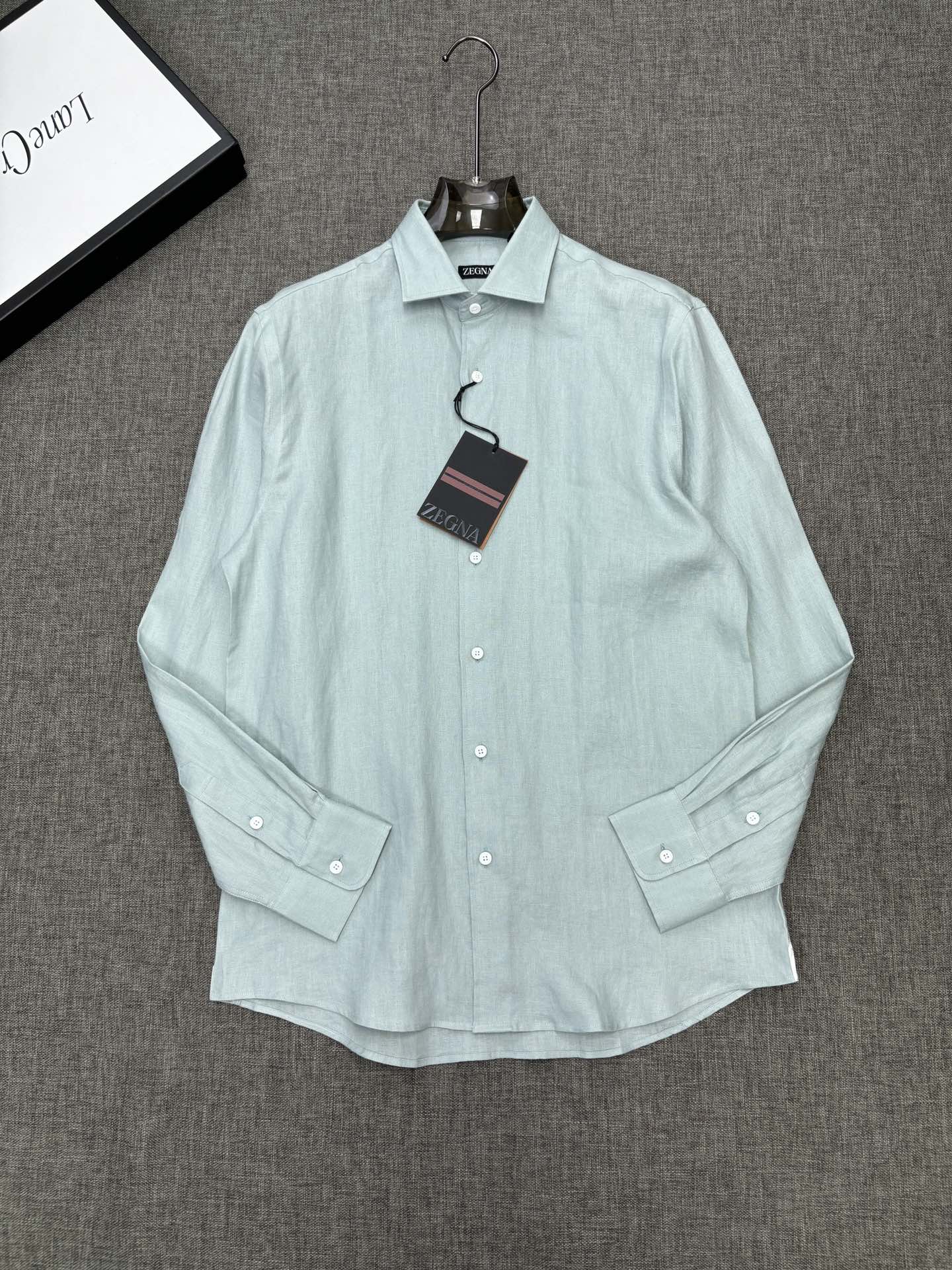 2026杰尼亚官网款最全亚麻9色衬衫老钱高奢绅士亚麻面料。男士长袖衬衫设计上沿袭了一贯滴现代极简主义基调