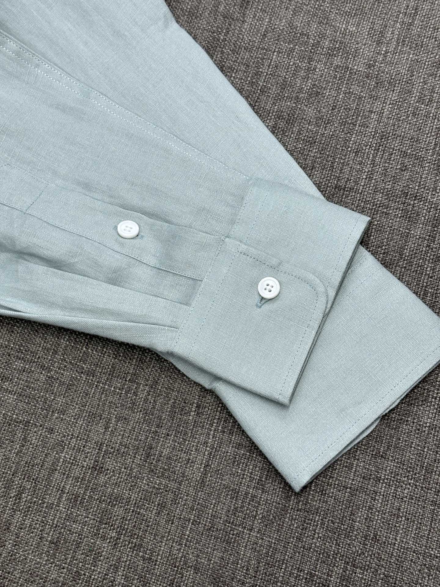 2026杰尼亚官网款最全亚麻9色衬衫老钱高奢绅士亚麻面料。男士长袖衬衫设计上沿袭了一贯滴现代极简主义基调