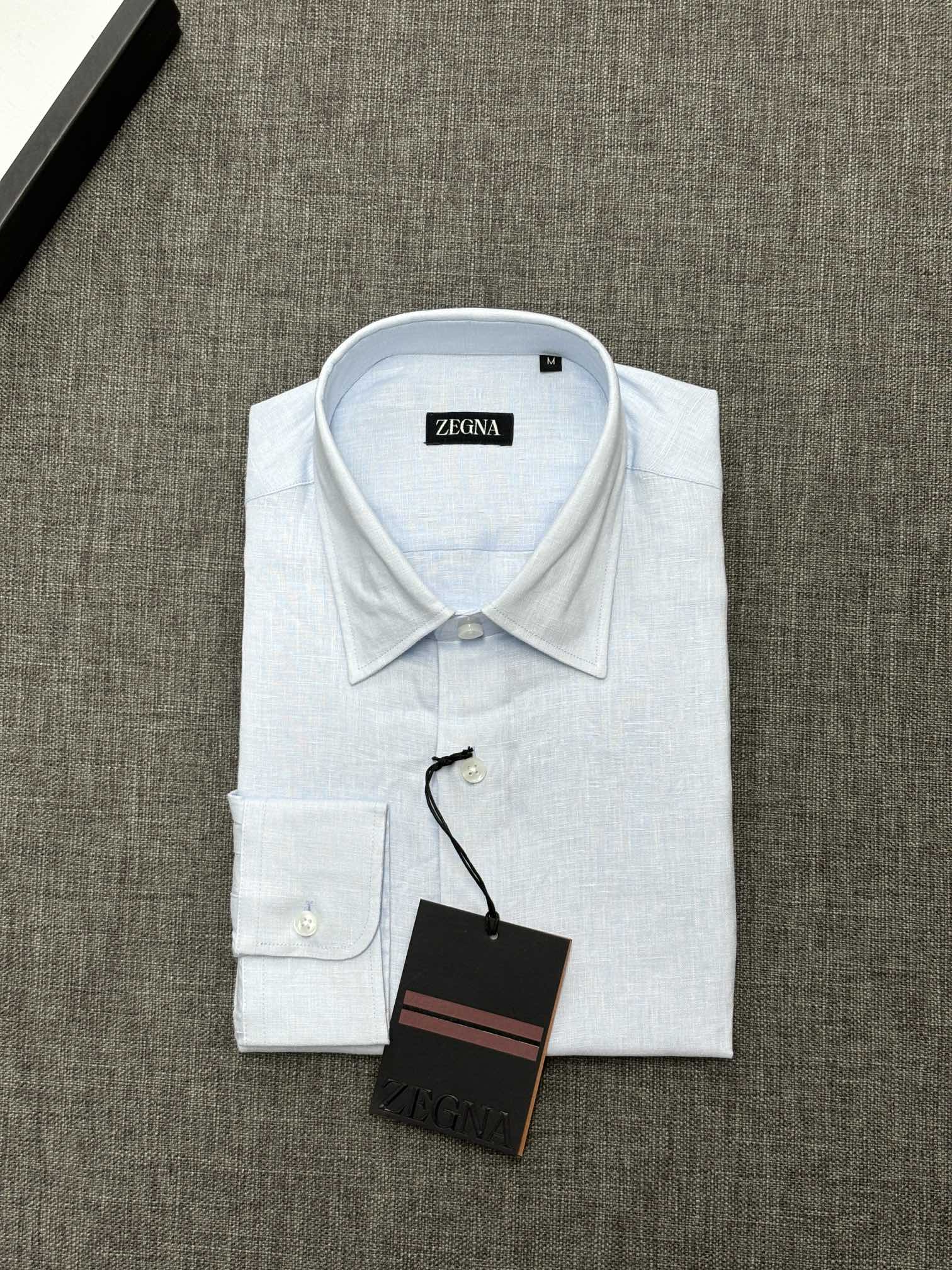 2026杰尼亚官网款最全亚麻9色衬衫老钱高奢绅士亚麻面料。男士长袖衬衫设计上沿袭了一贯滴现代极简主义基调