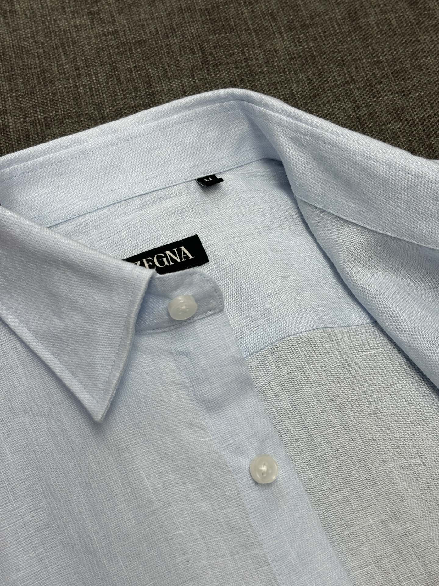 2026杰尼亚官网款最全亚麻9色衬衫老钱高奢绅士亚麻面料。男士长袖衬衫设计上沿袭了一贯滴现代极简主义基调