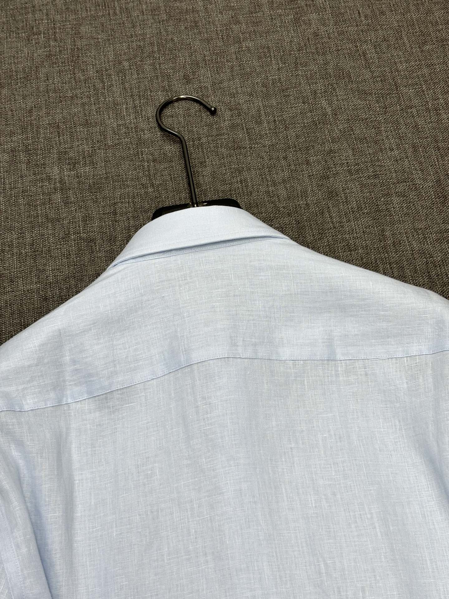 2026杰尼亚官网款最全亚麻9色衬衫老钱高奢绅士亚麻面料。男士长袖衬衫设计上沿袭了一贯滴现代极简主义基调